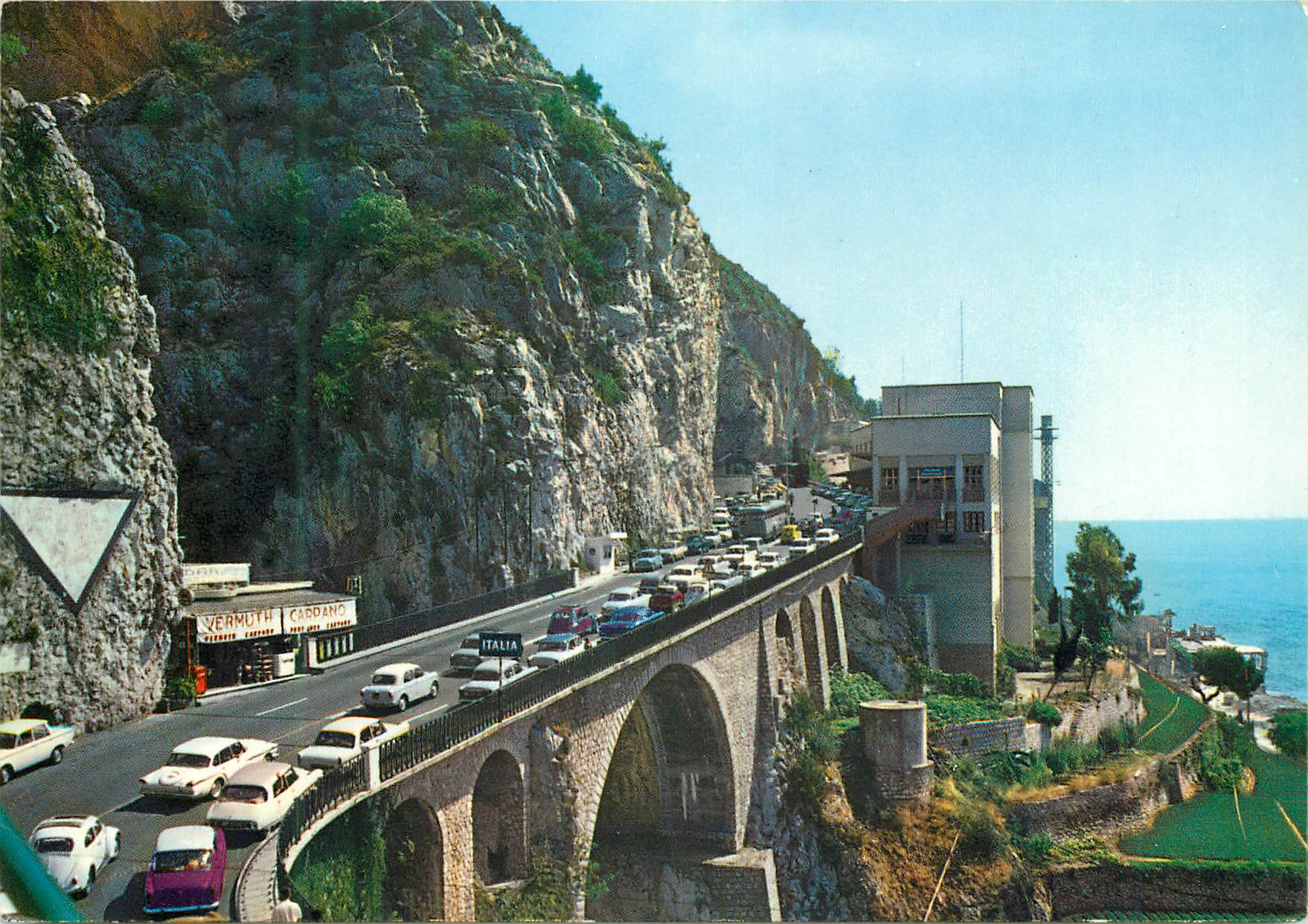 CPM Grimaldi Di Ventimiglia Pont S Louis et Frontiere Italienne