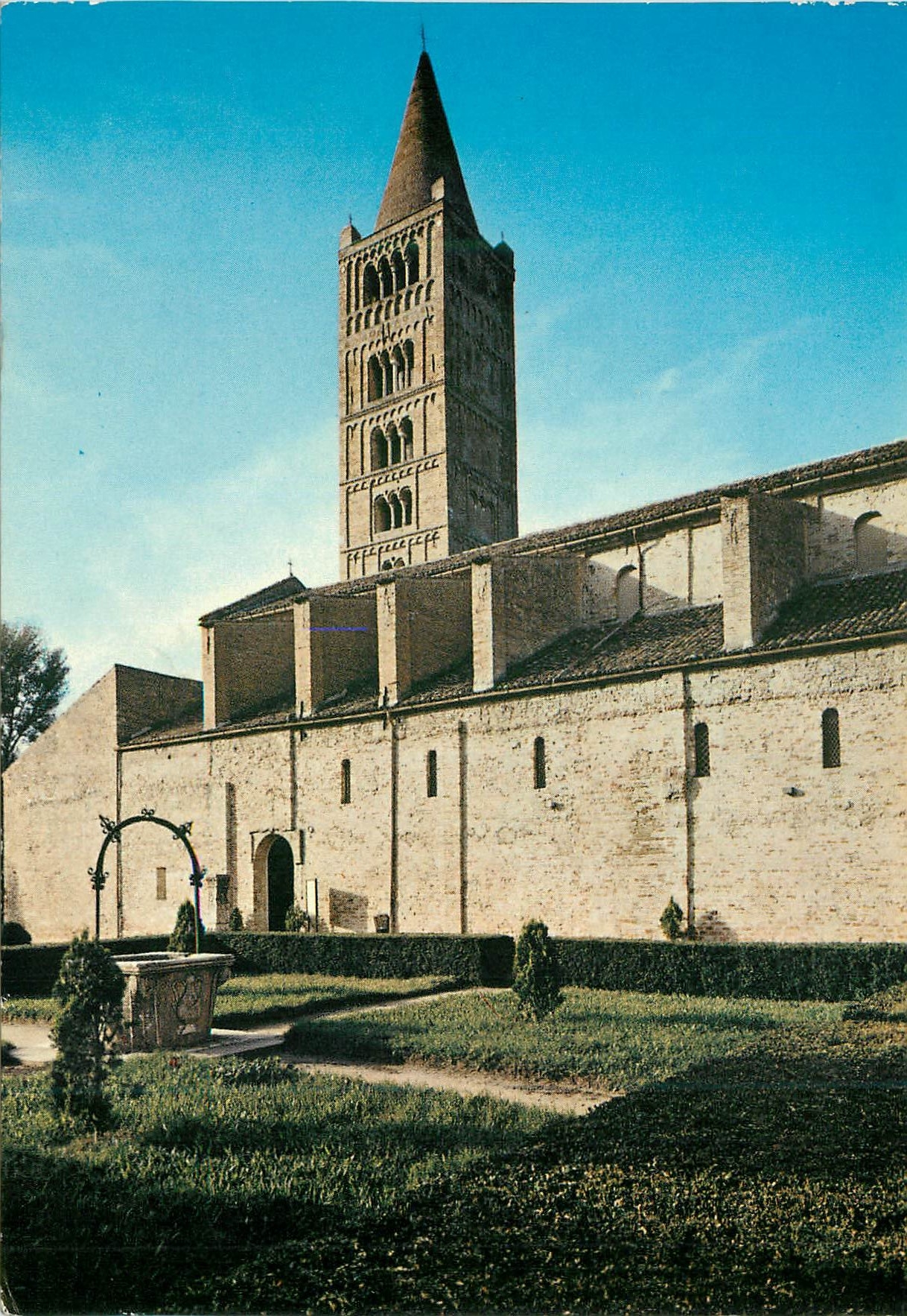 CPM Abbazia di Pomposa (Ferrara) Facade meridional et companile