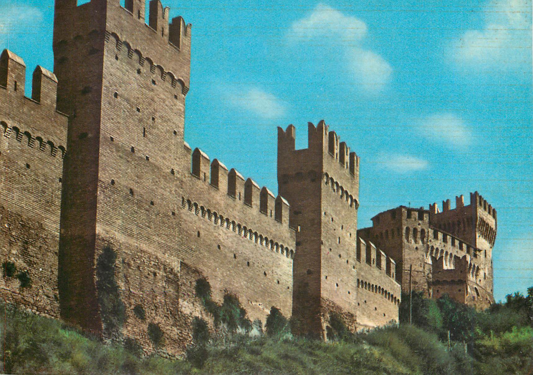 CPM Italy Gradara Le Chateau Donjon de l'enceinte