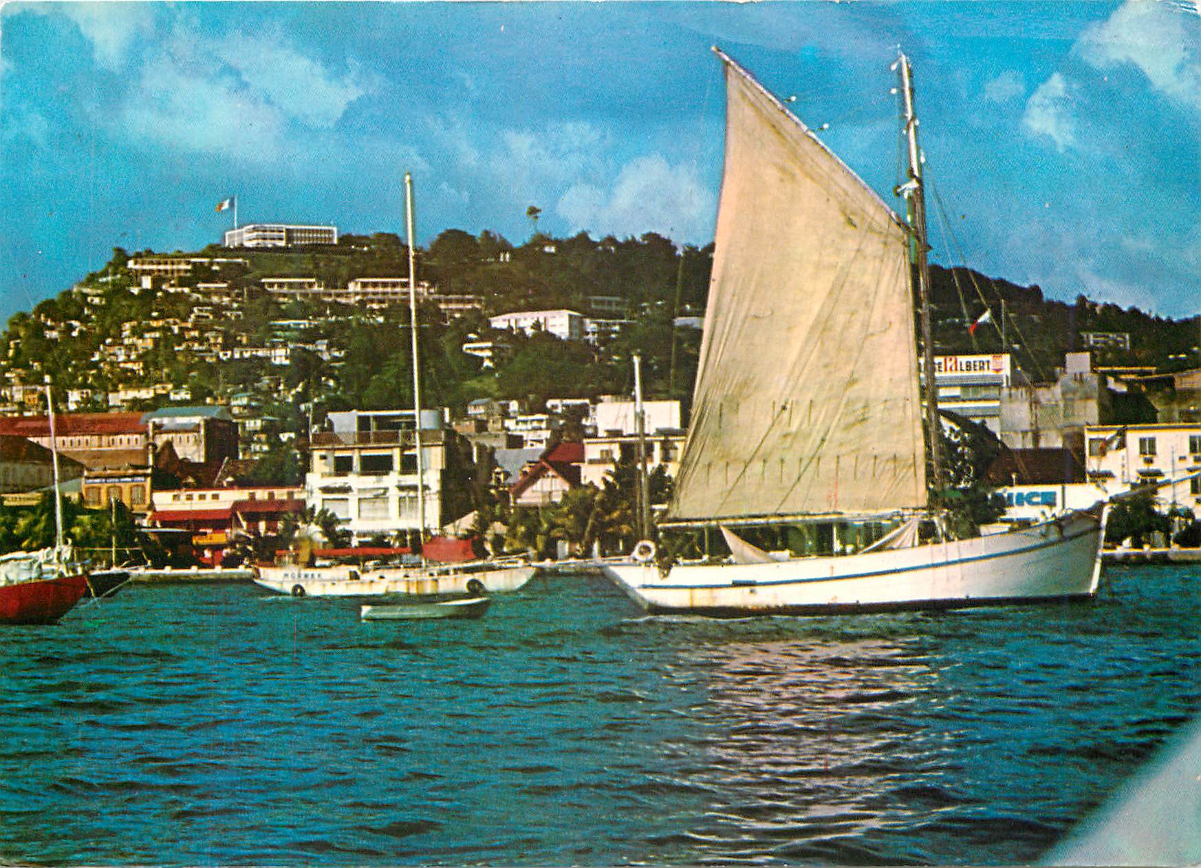 Vue de la rade — Fort-de-France, Martinique — Hachette Antilles