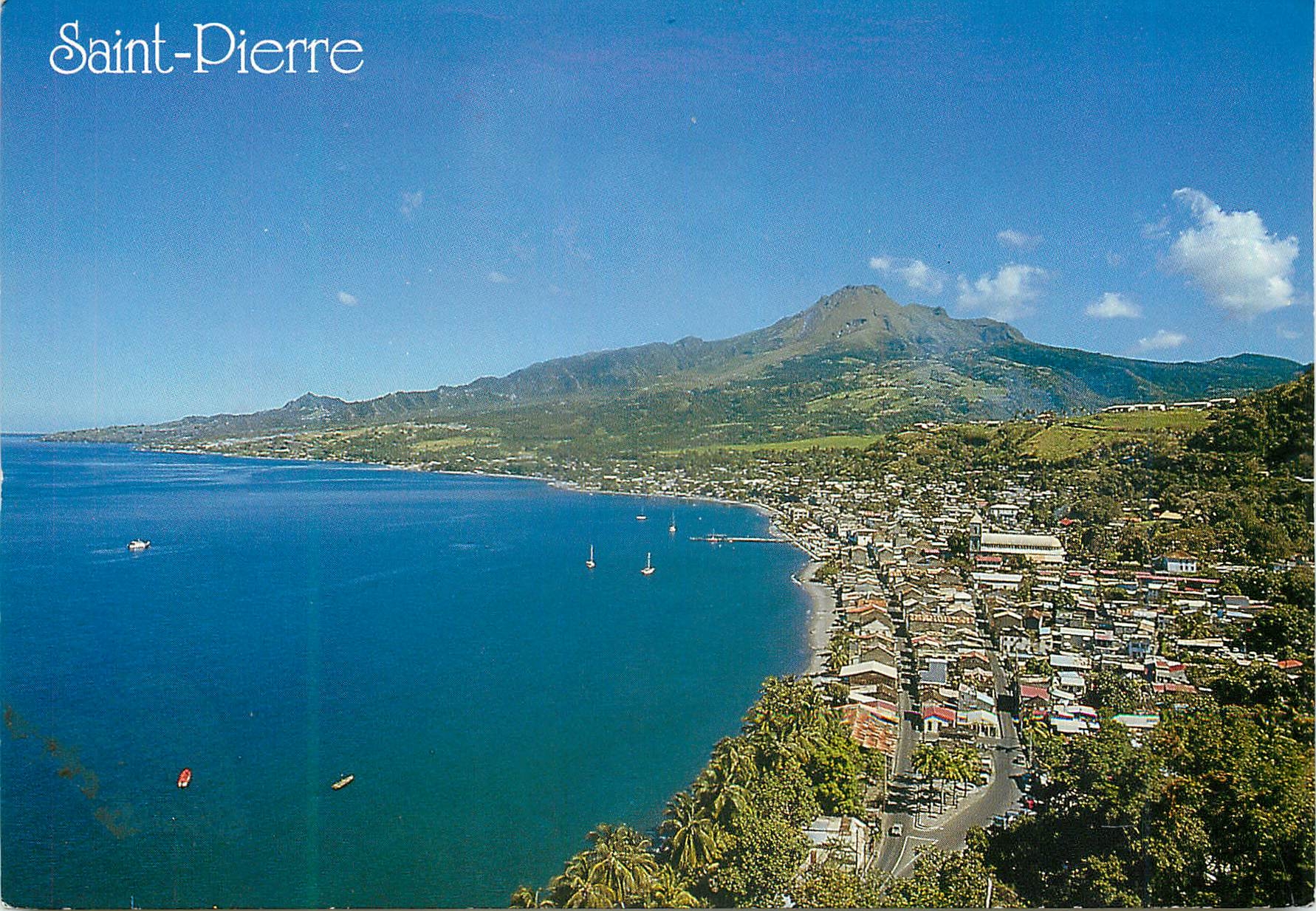 CPM Martinique Saint-Pierre La ville la rade et la Montagne Pelee
