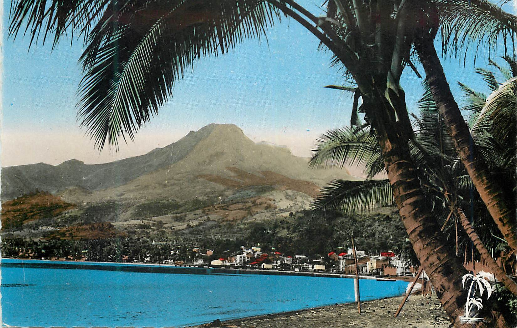 Montagna Pelée e la Spiaggia di Saint-Pierre — Martinica (F.W.I.) — Edizioni S.A.E.C. via Blénac, porto di Francia