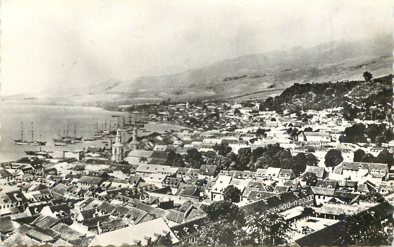 Saint-Pierre (Martinique) — Allgemeiner Blick vor dem Ausbruch des Mount Pelée am 8. Mai 1902 — Édition Touristique Martinique, Paris