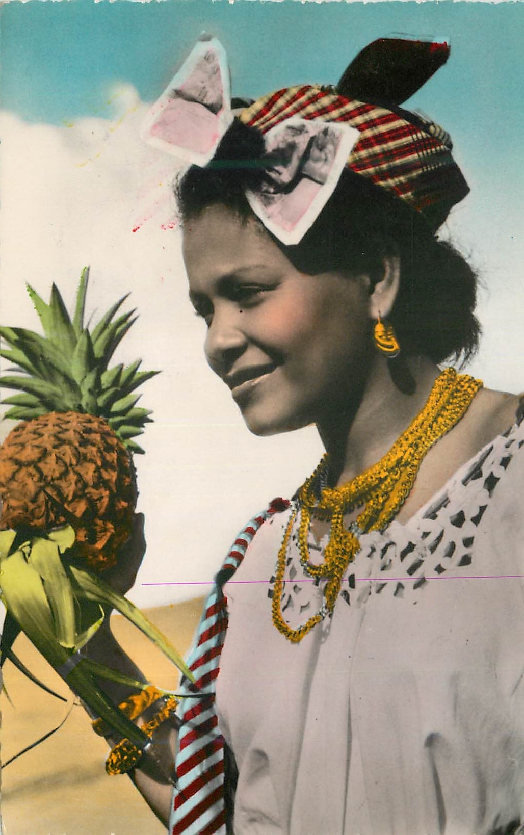Giovane Martinicana in abito locale — Fort-de-France (Martinica) — Cliché Cécile Duchel, n°198