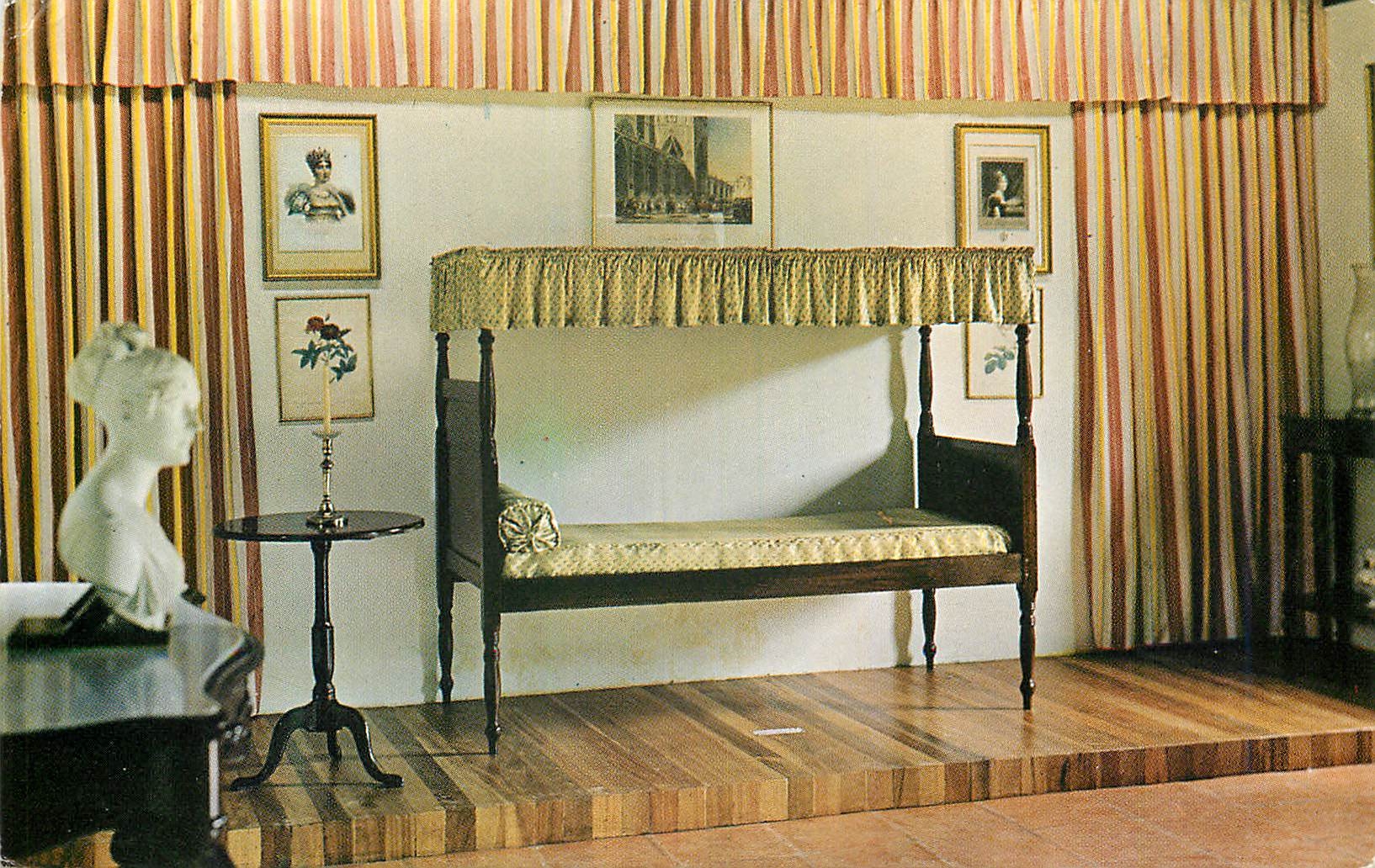 Domaine de la Pagerie — Lit d'enfant de l'Impératrice Joséphine — Musée