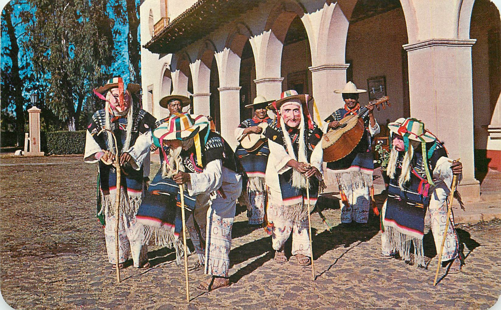Danza de los Viejitos — Danse des Anciens, Michoacán, Mexique — Éditions Turísticas Madrigal
