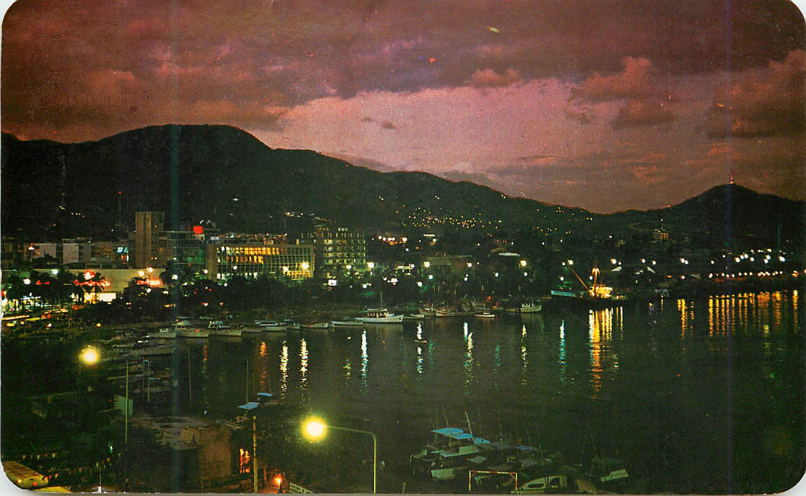 Acapulco — Twilight view of part of the Center of Acapulco — Tarjeta Postal "Vistacolor"