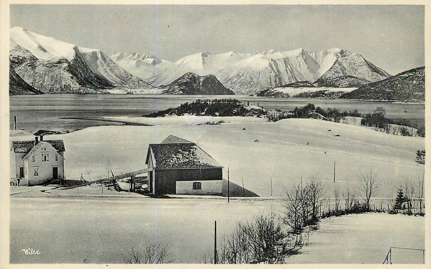 Landscape norvégien enneigé — montagnes et lac — éditeur Wilsé