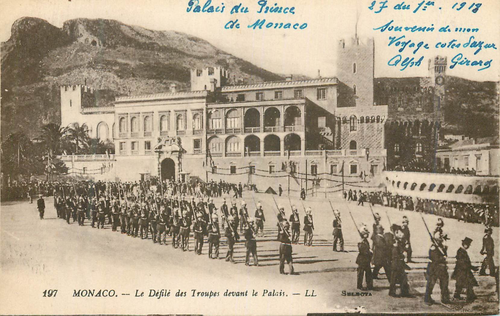 CPA MONACO. — Le Defile des Troupes devant le Palais Militaria