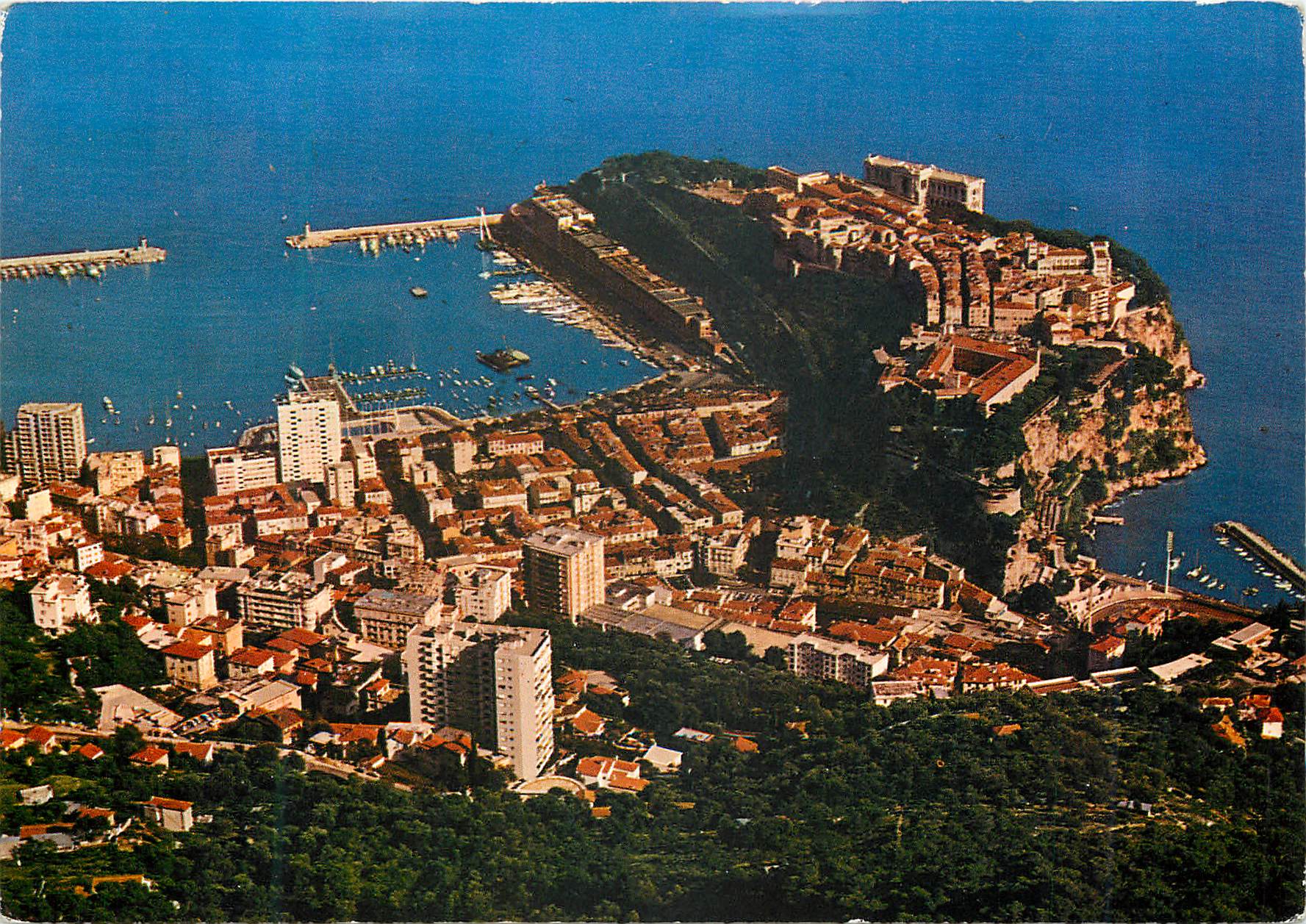 CPM LA PRINCIPAUTÉ DE MONACO Vue panoramique sur le Port et le Rocher de MONACO.