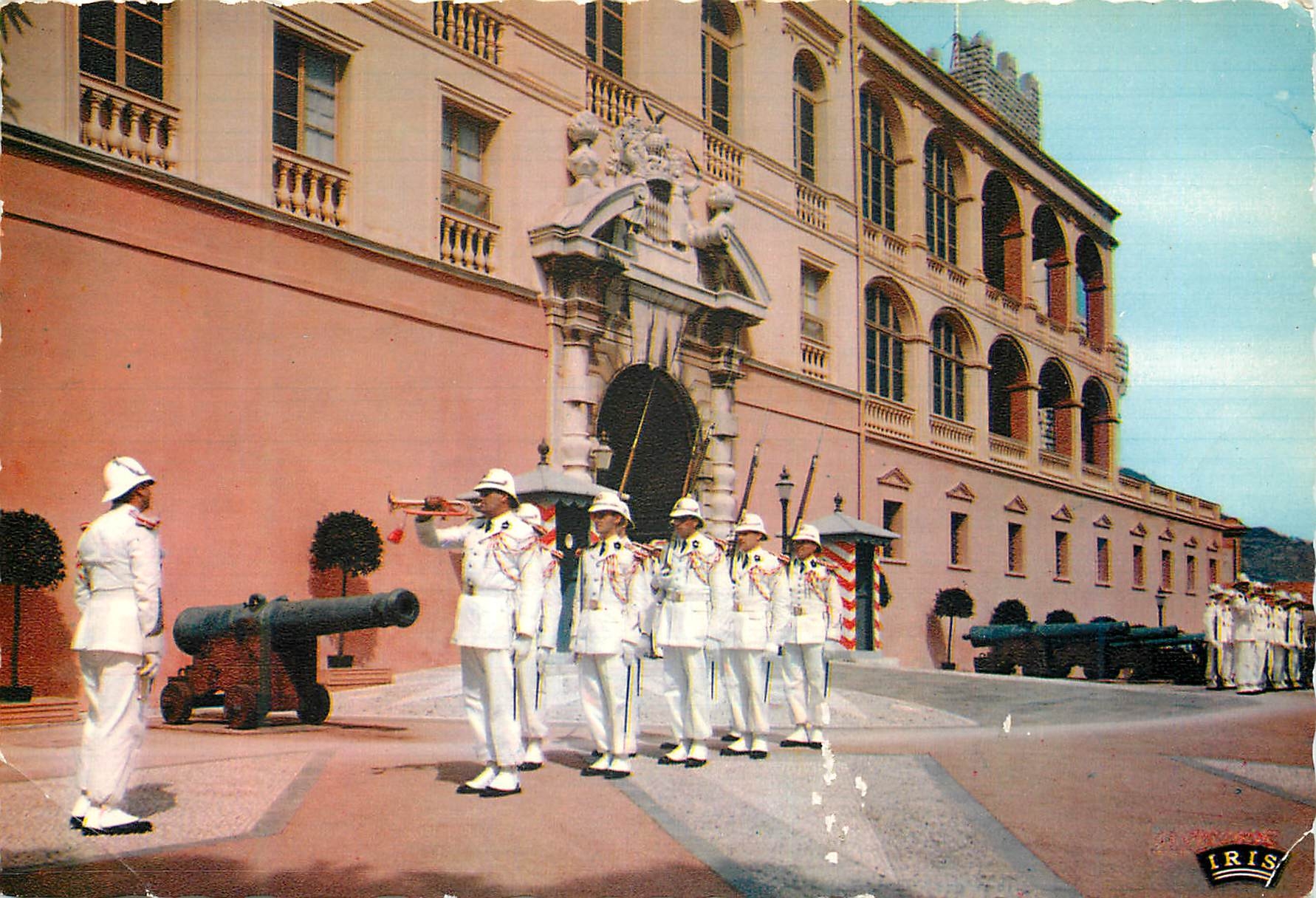 CPM REFLETS DE LA COTE D'AZUR MONACO La relève de la Garde Princiers devant le Palais du Prince Militaria