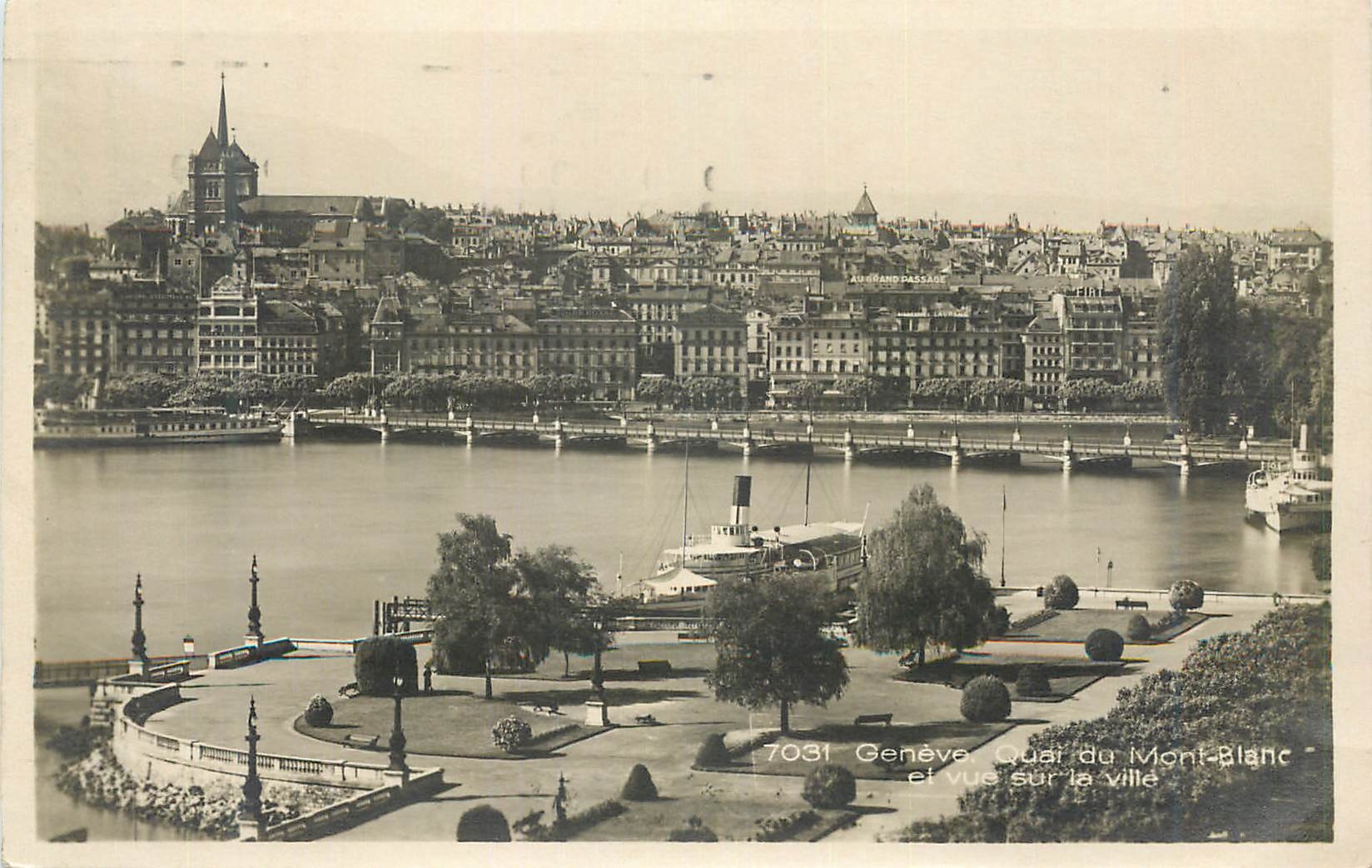 CPA Geneve Quai du Mont Blanc et vue sur la ville Bateau