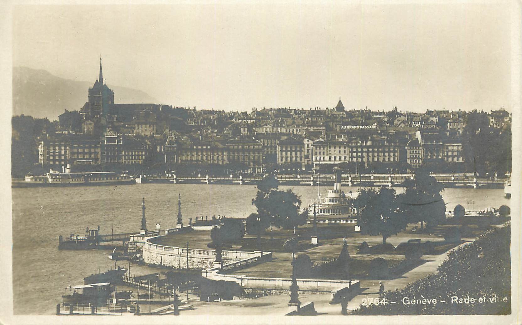 CPA Geneve Rade et ville Bateau