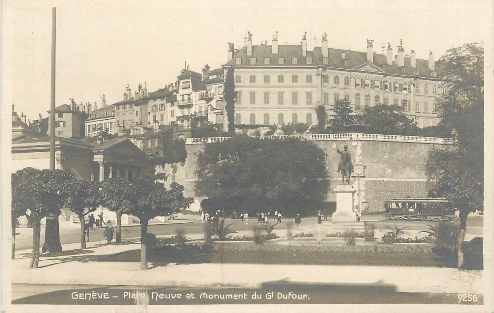 CPA Geneve Place Neuve et monument du F DuFour 