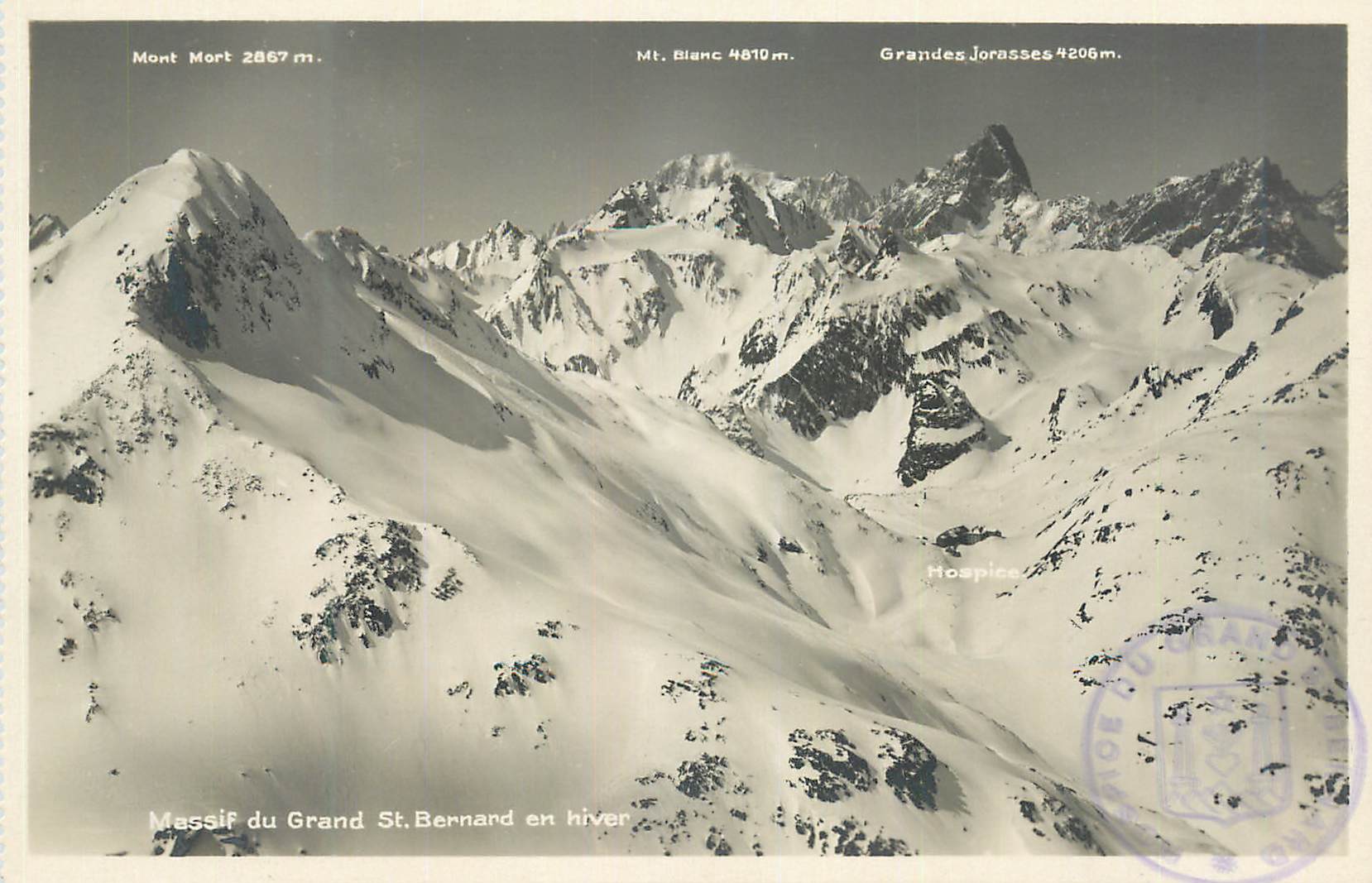 CPA Massif du Grand St Bernard en hiver 