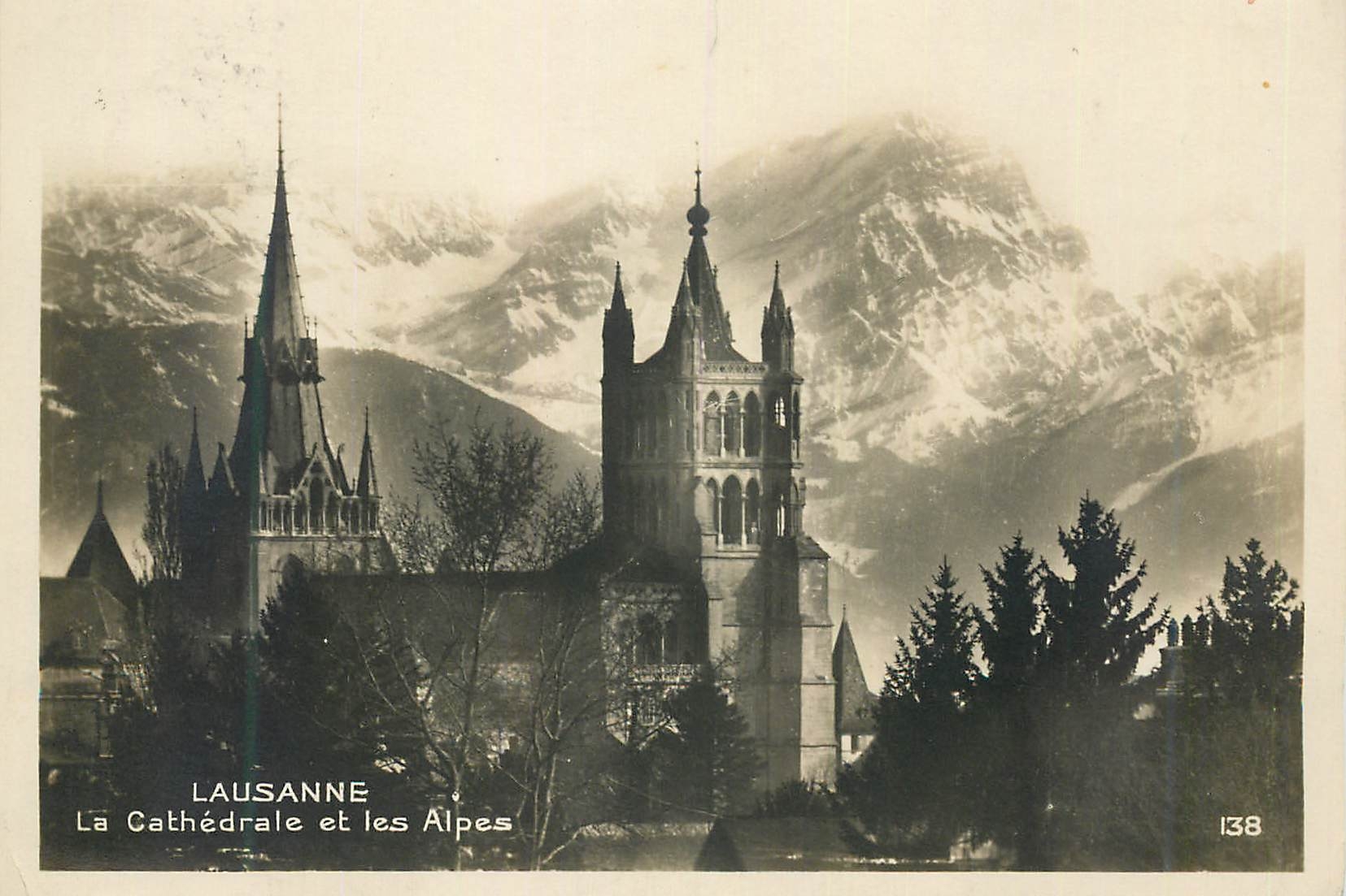 CPA Lausanne La Cathedrale et les Alpes 