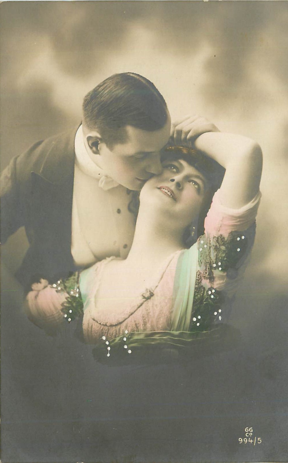 Coppia in abbraccio — foto in sepia — editore EG, n° 994/5