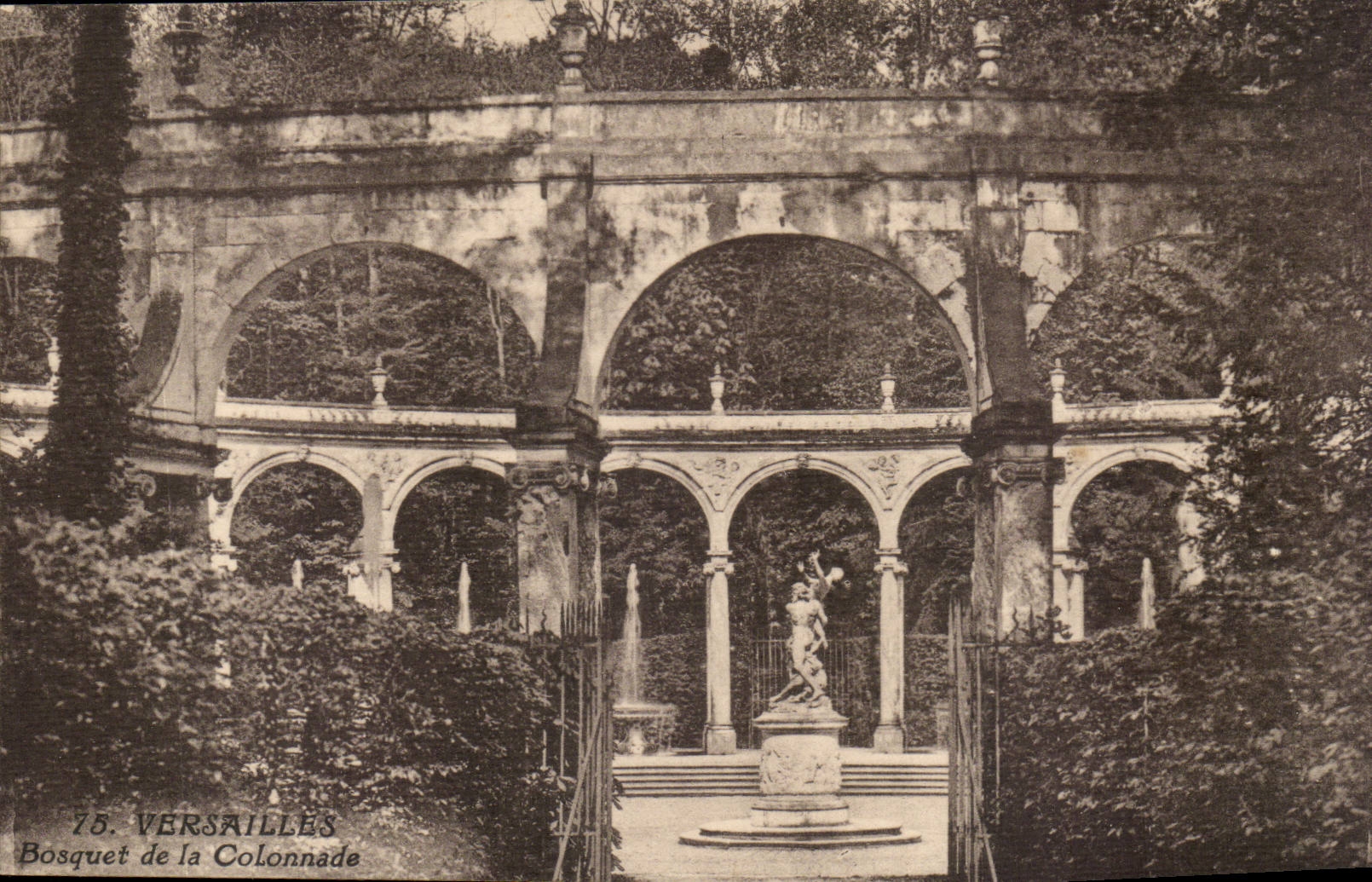 Versailles — Bosquet de la Colonnade — éditeur R. David, 21 Rue David, Versailles, n°75