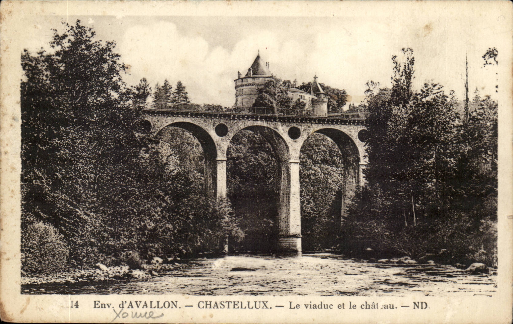 Environs d'Avallon Chastellux CPA Le viaduc et le chateau