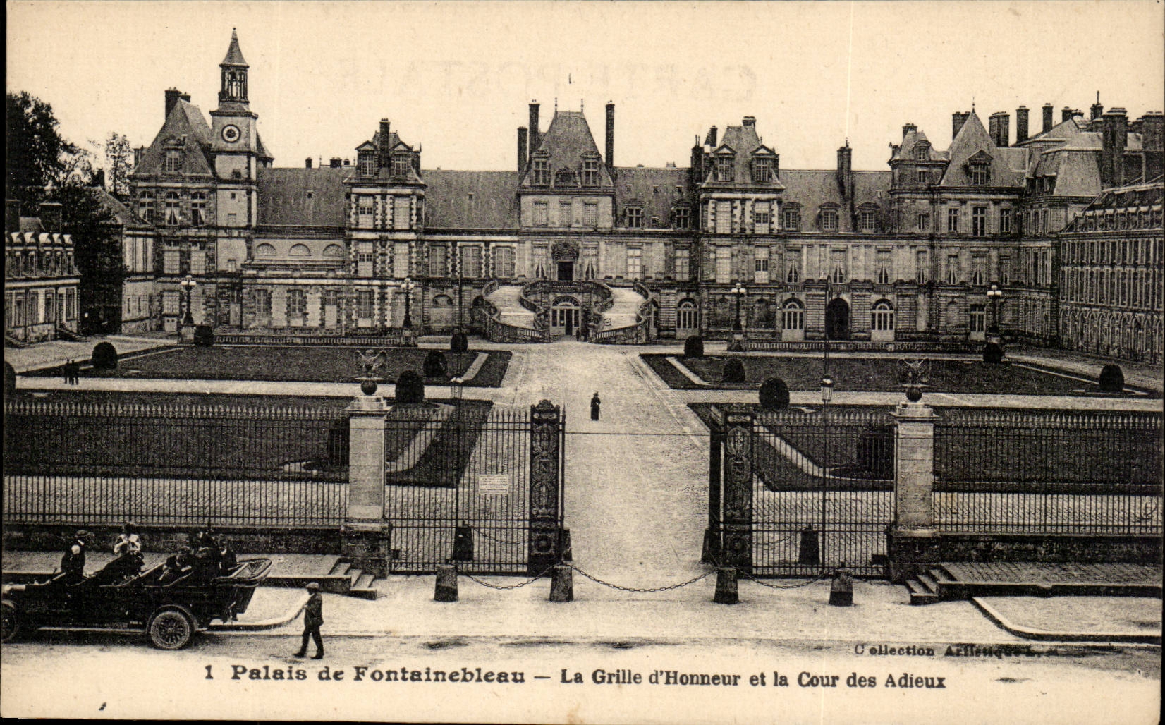 Palais de Fontainebleau — La Grille d'Honneur et la Cour des Adieux — Collection Artistique
