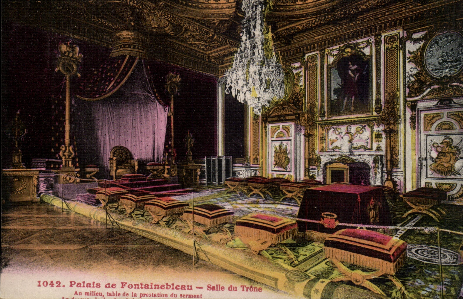 Palacio de Fontainebleau — Sala del Trono — mesa de la prestación del juramento
