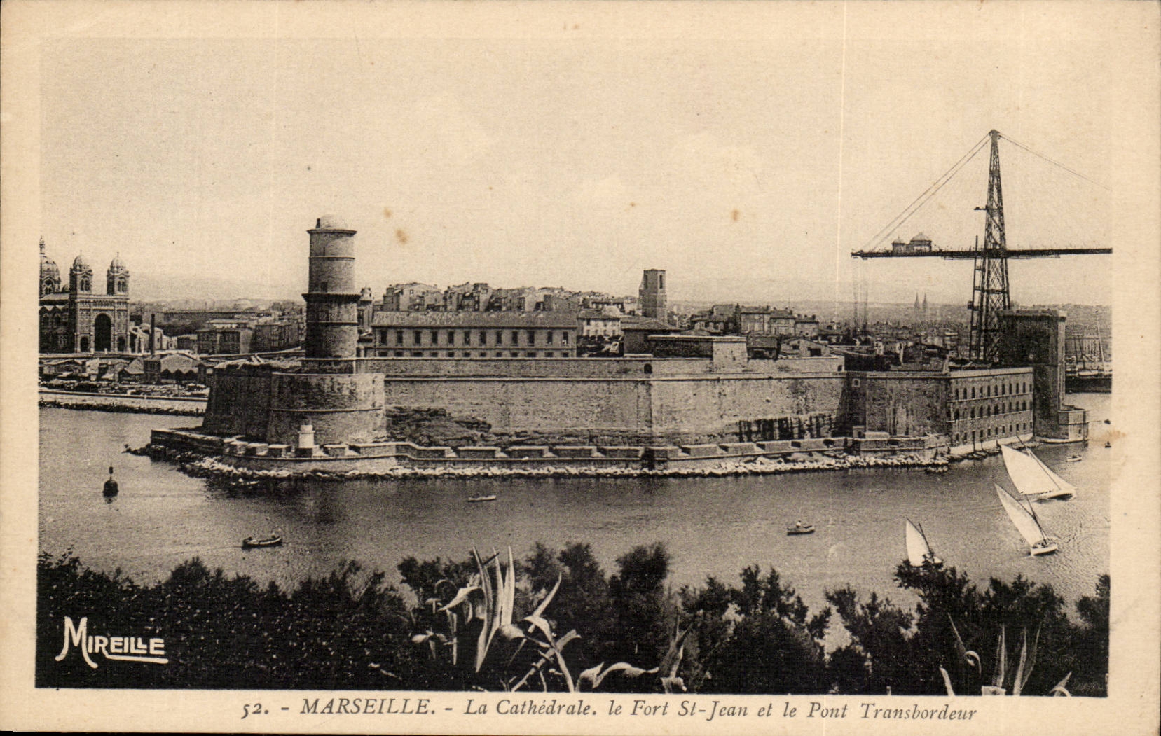 Marseille CPA La cathedrale le fort Saint Jean et le pont transbordeur