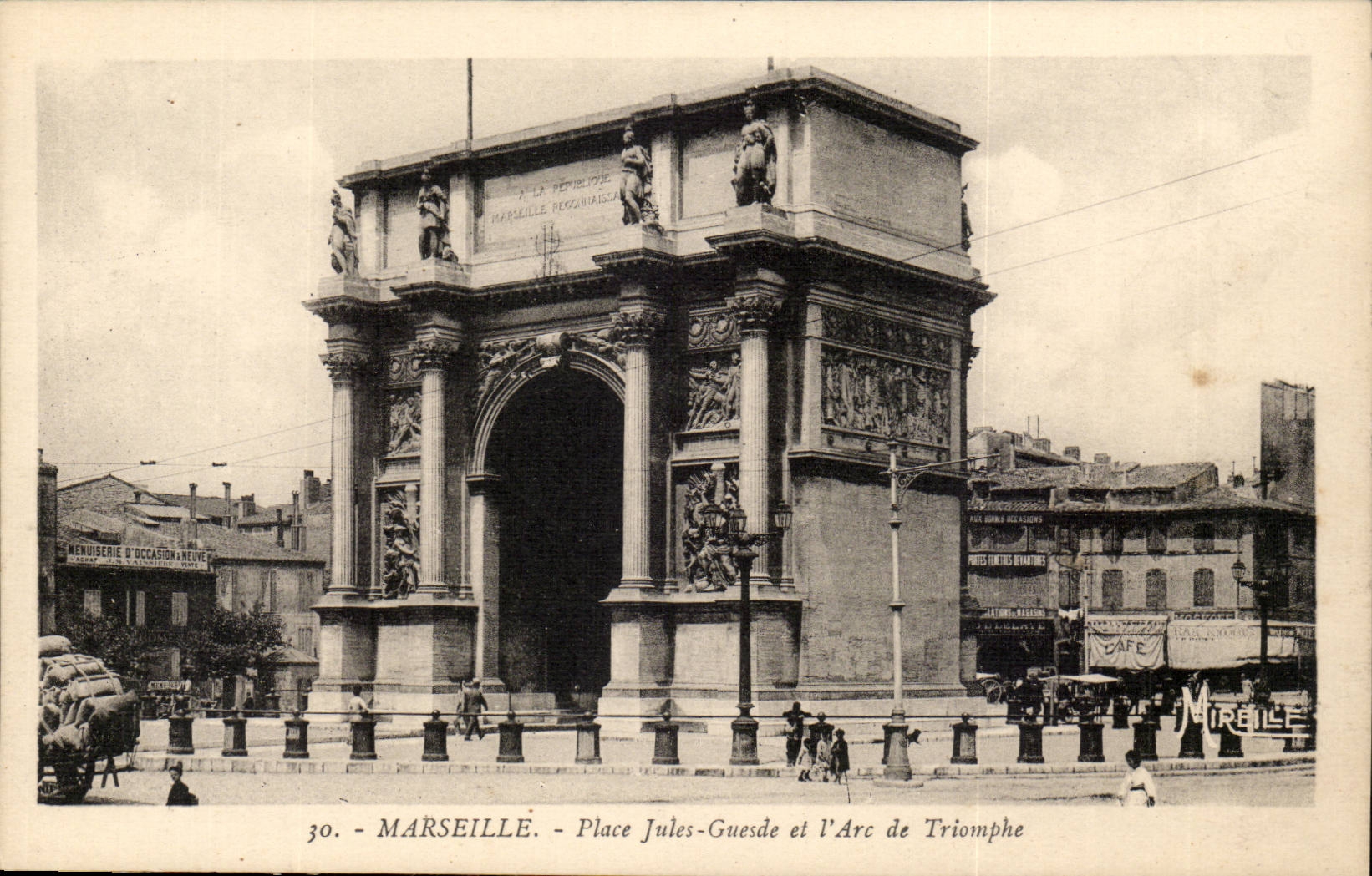 Marseille CPA Place Jules Guesde et l'arc de triomphe