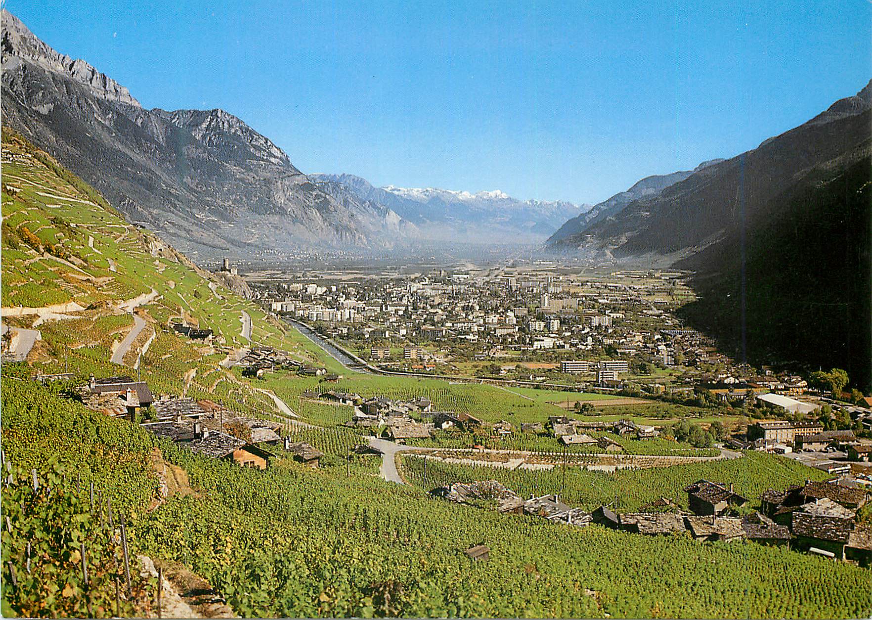 CPM Martigny son vignoble et la plaine du Rhone