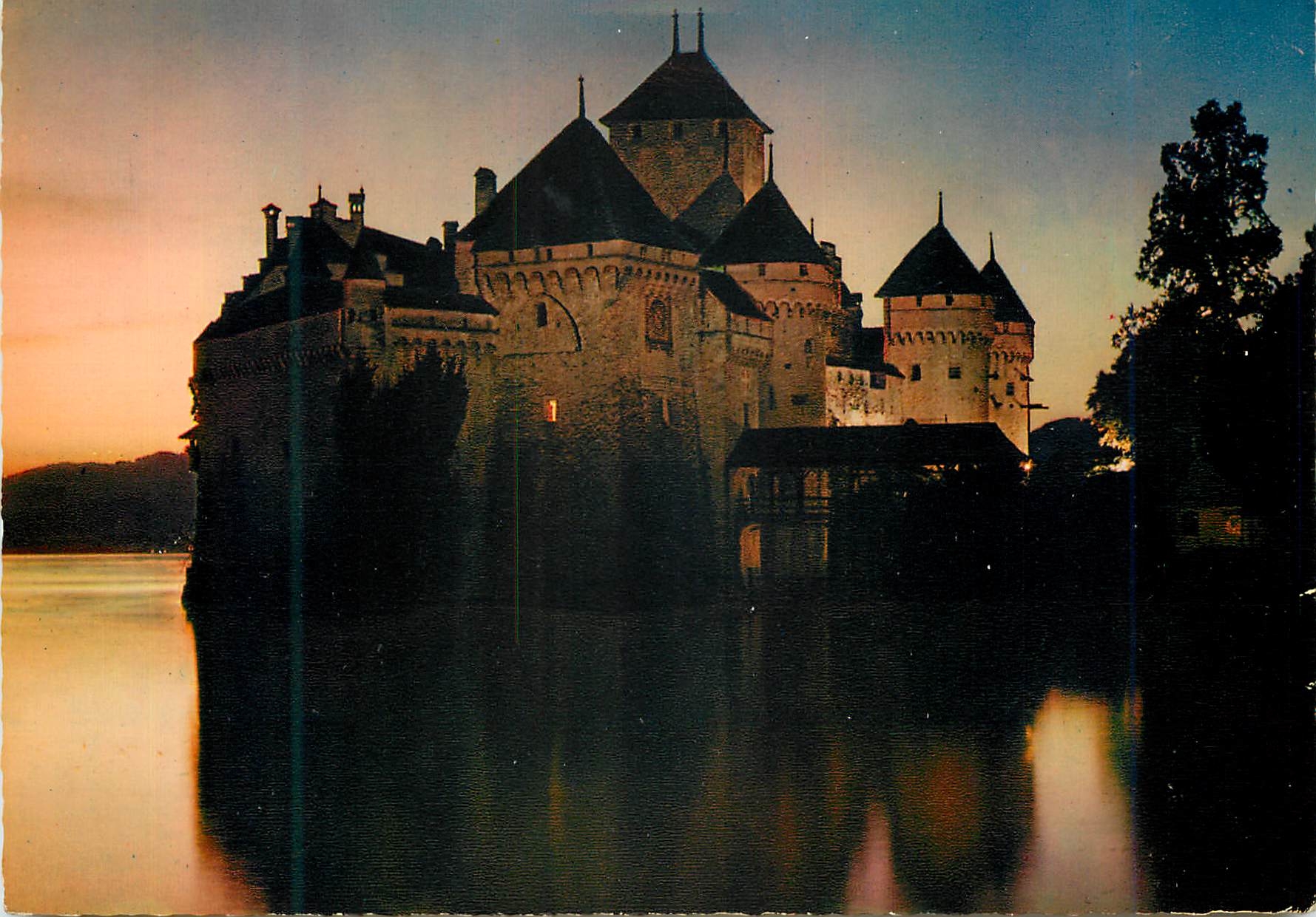 CPM Lac Leman Le Chateau de Chillon Illumine