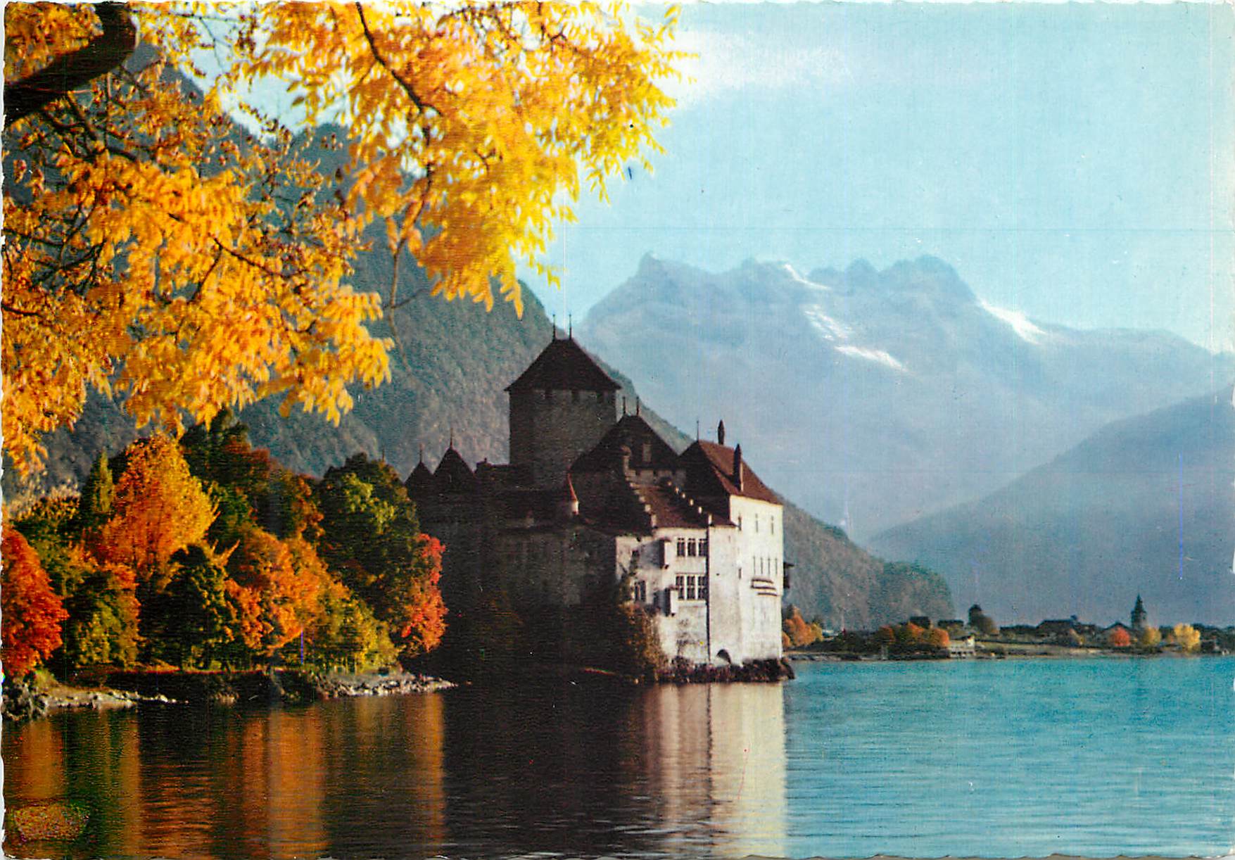 CPM Lac Leman Le Chateau de Chillon et les Dents du Midi Lumicap Collectionez les Cartes Postales