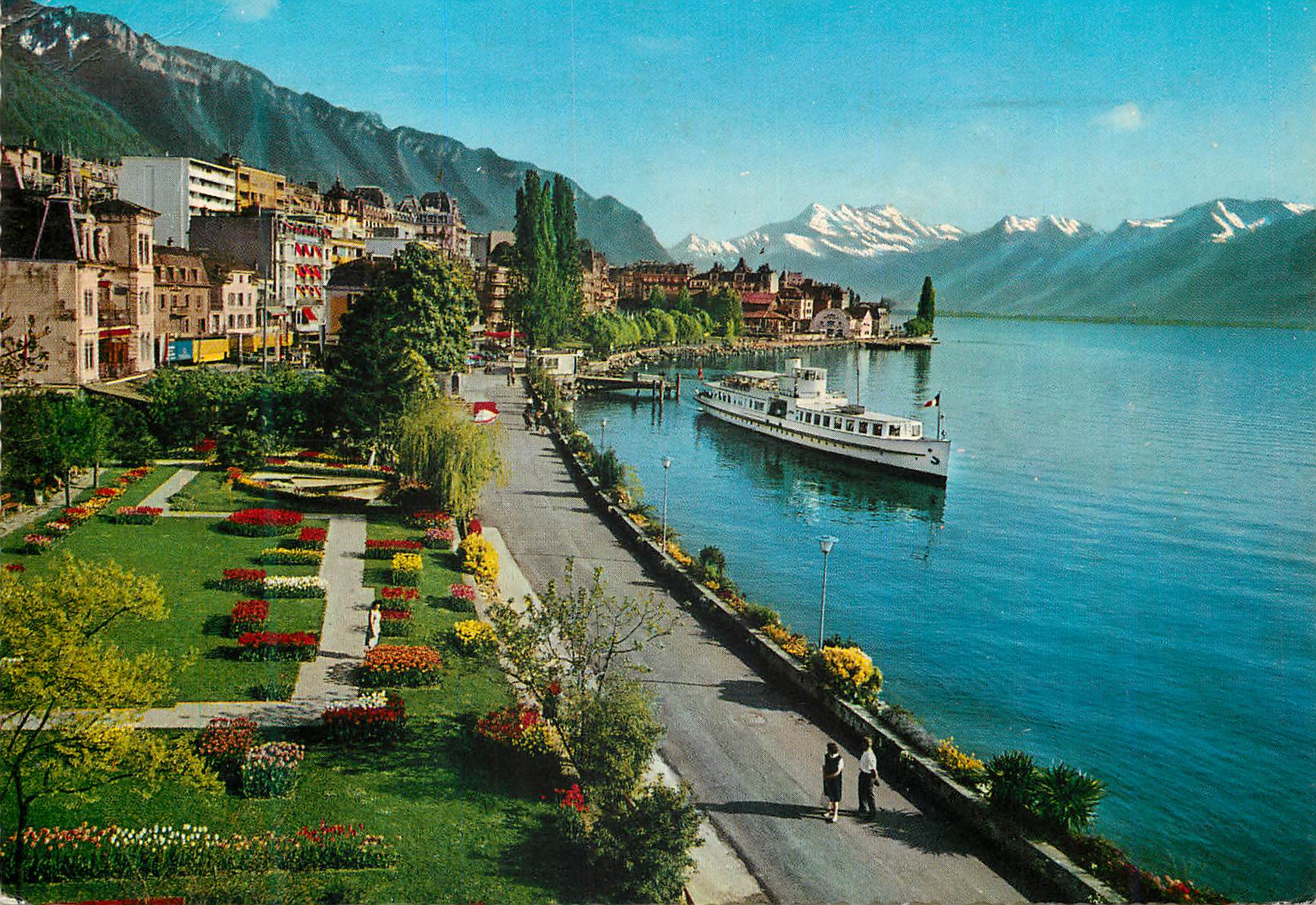 CPM Montreux Vue sur Quai et les Dents du Midi Blick auf Uferpromenade und Dents du Midi Veduta del Lungolago e Dents du