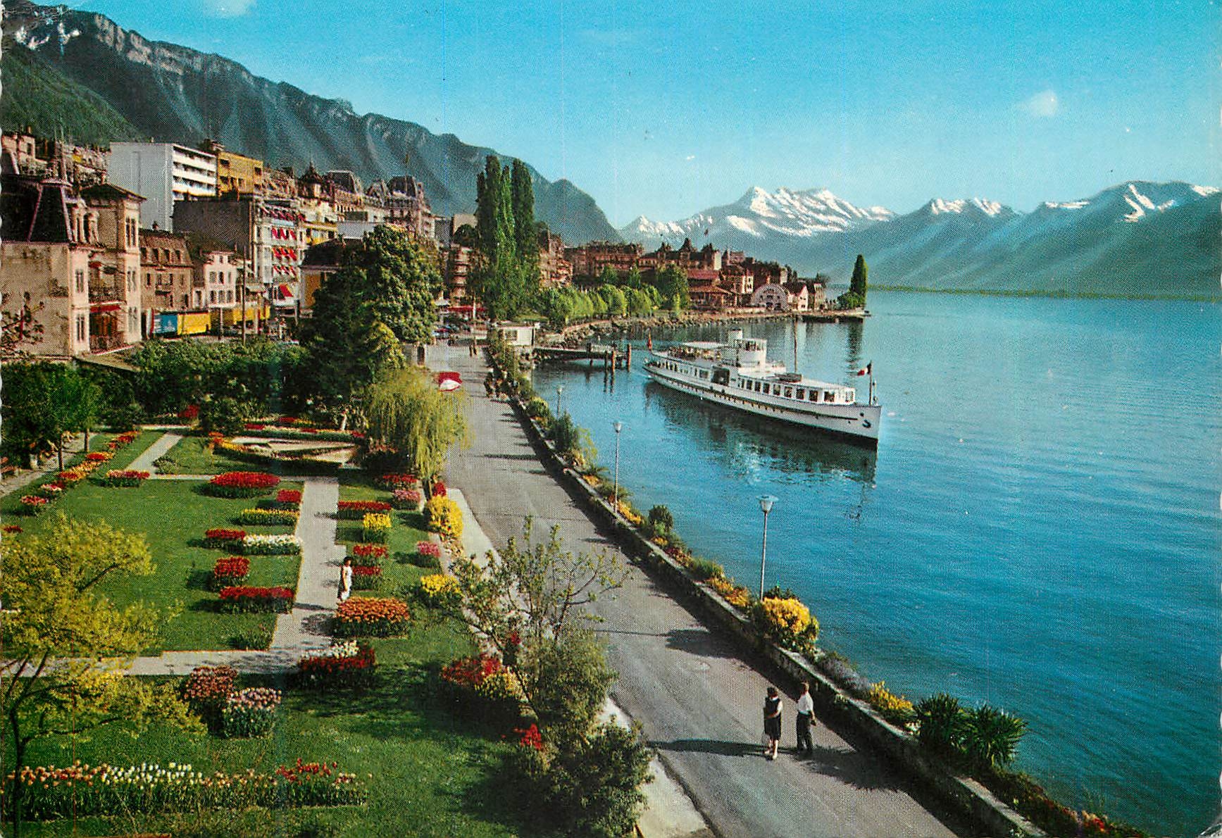 CPM Montreux Vue sur Quai et les Dents du Midi Blick auf Uferpromenade und Dents du Midi Veduta del Lungolago e Dents du