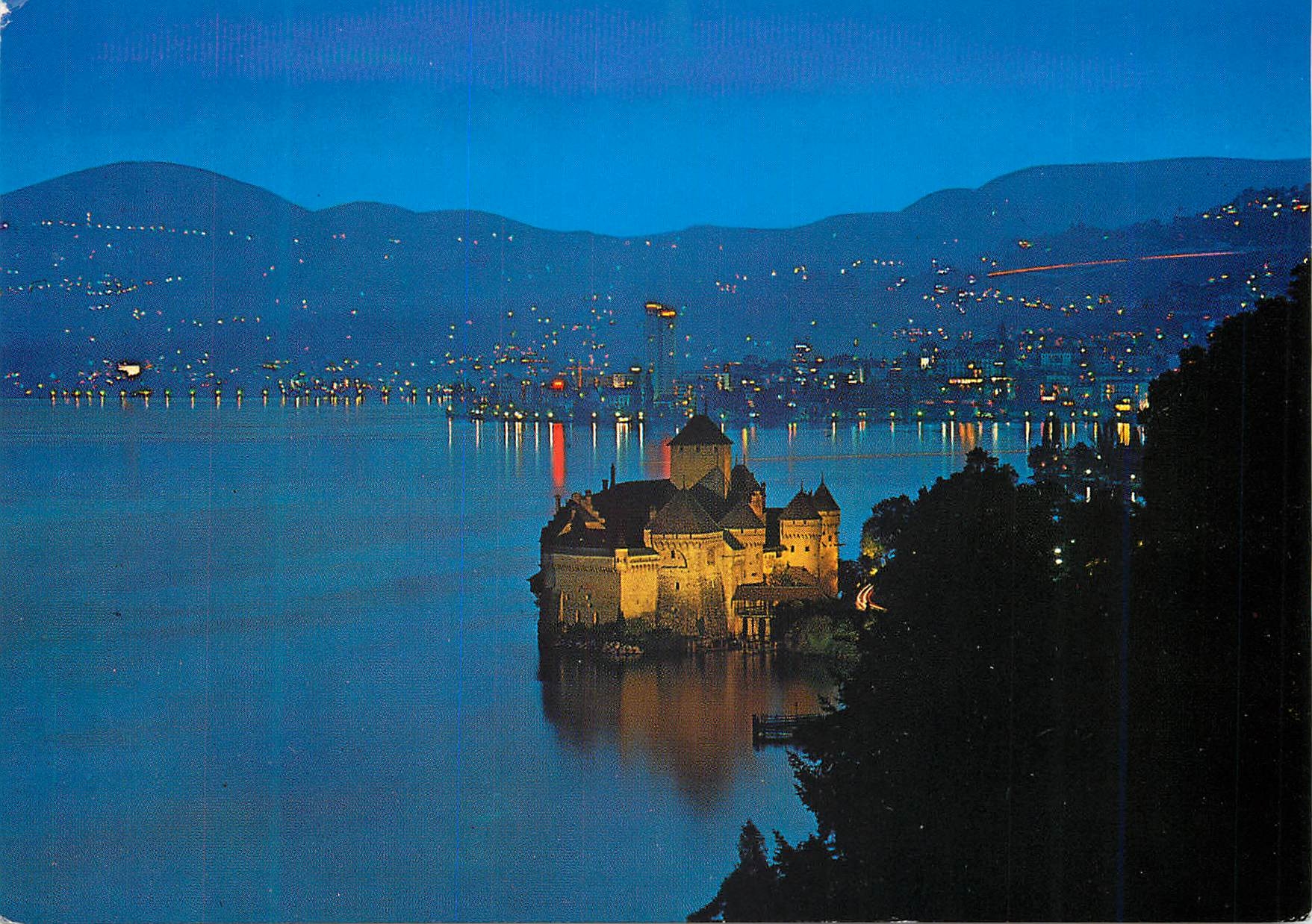 CPM Montreux Vue Nocturne du Chateau de Chillon Nachuafnahme von Schloss Chillon Veduta notturna del castello di Chillon