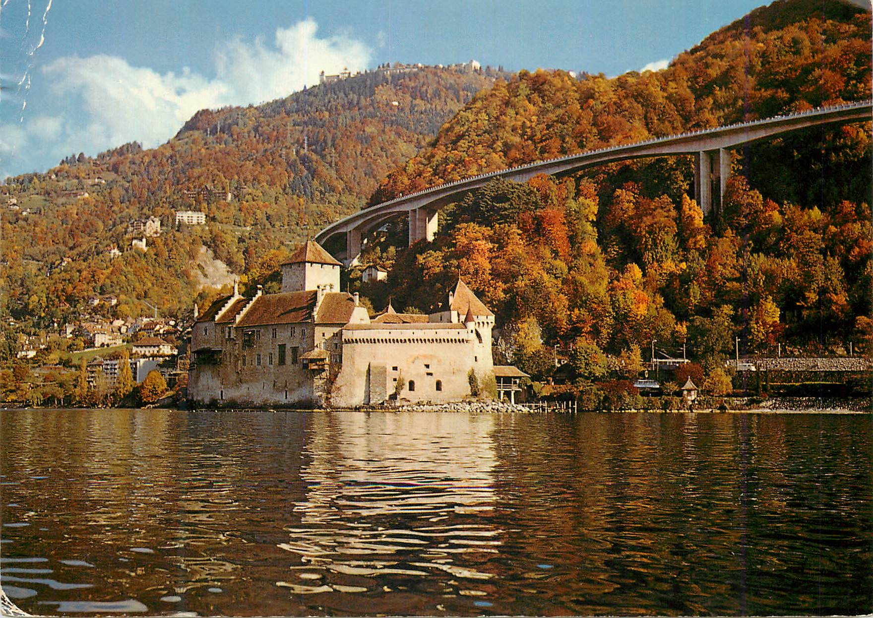 CPM Montreux Chateau de Chillon et autoroute du Leman Helvetia Photoglob S A Zurich Vevey