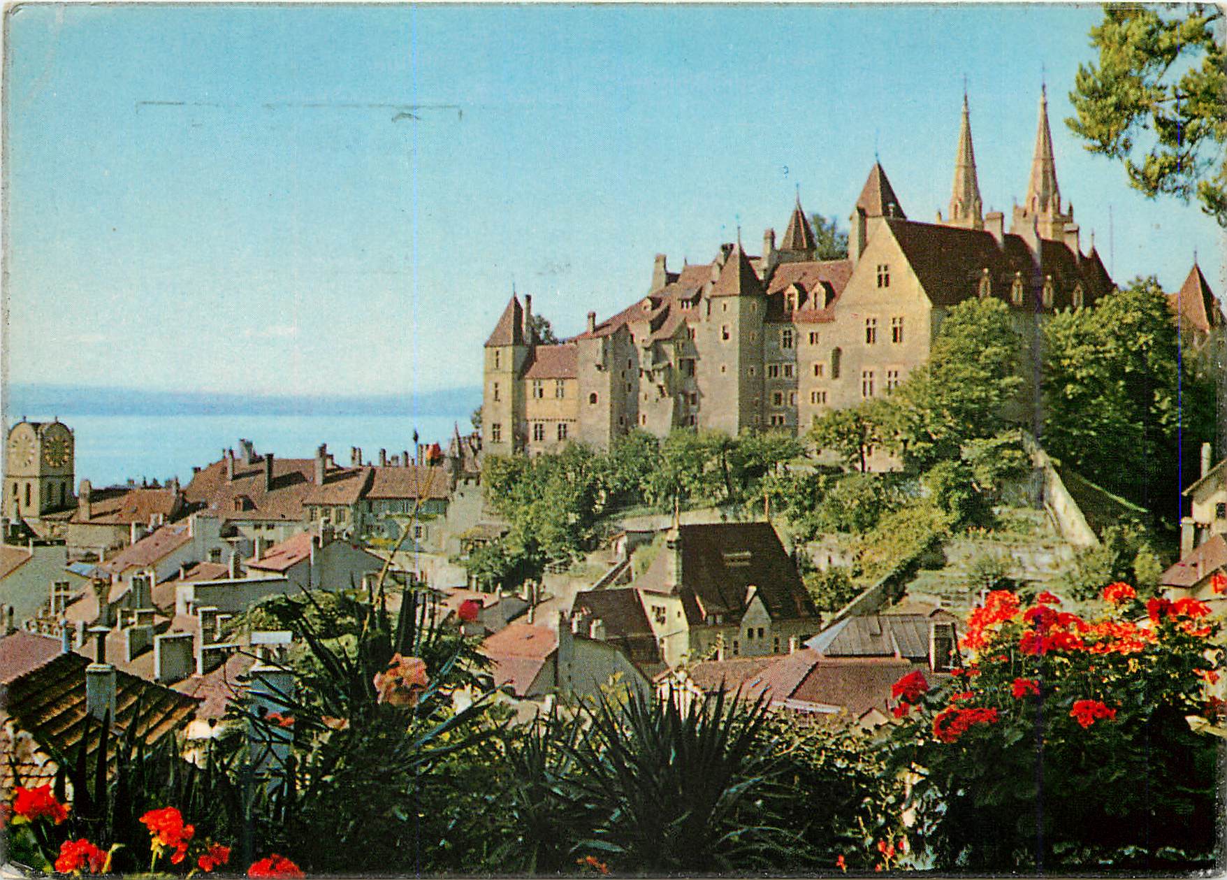 CPM Neuchatel La Perle du Jura Suisse Chateau Vue Generale En Vacances une piece d identite valable facilifera vos relat