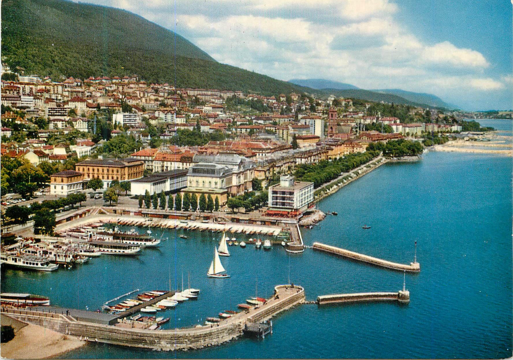 CPM En avion au dessus de Neuchatel Neuchatel Ville d Etudes et de Sejour Helvetia Zurich Imprime en Suisse