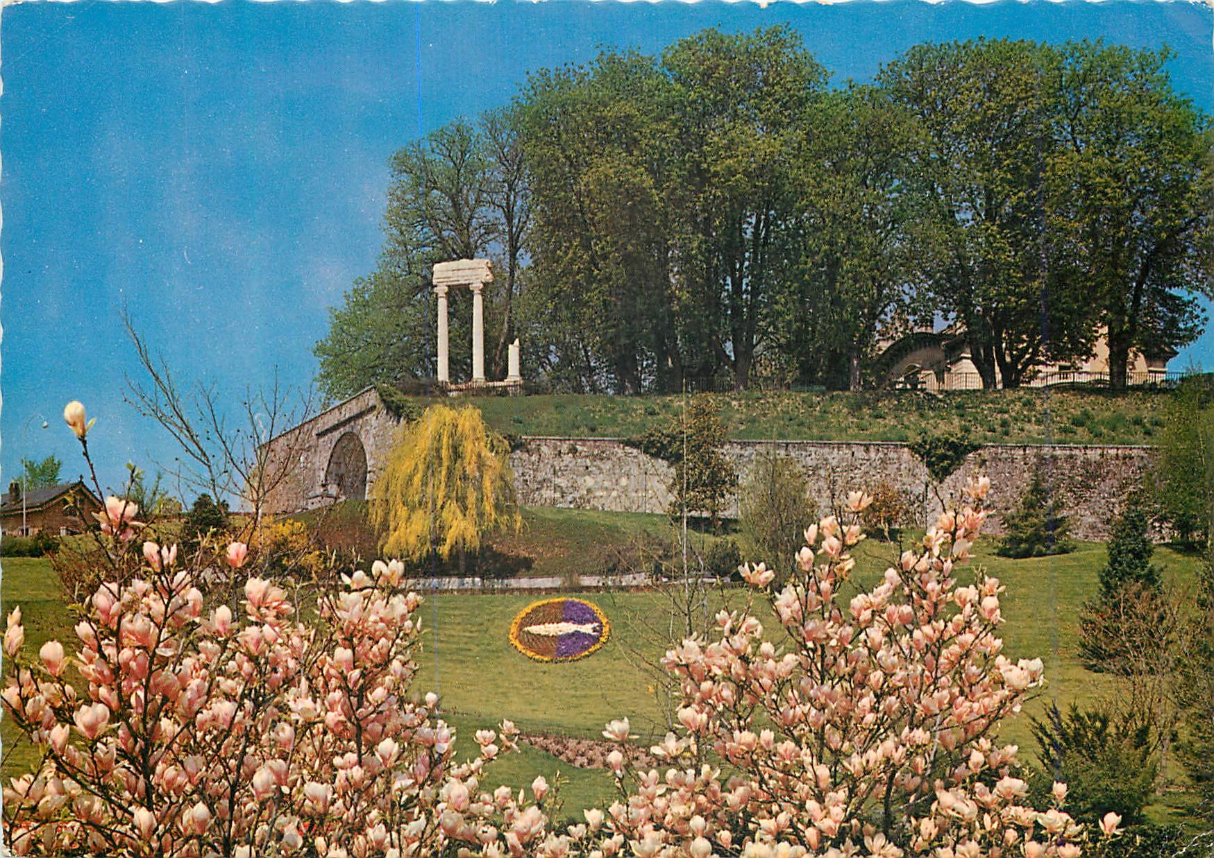 CPM Nyon Le jardin public et les romaines