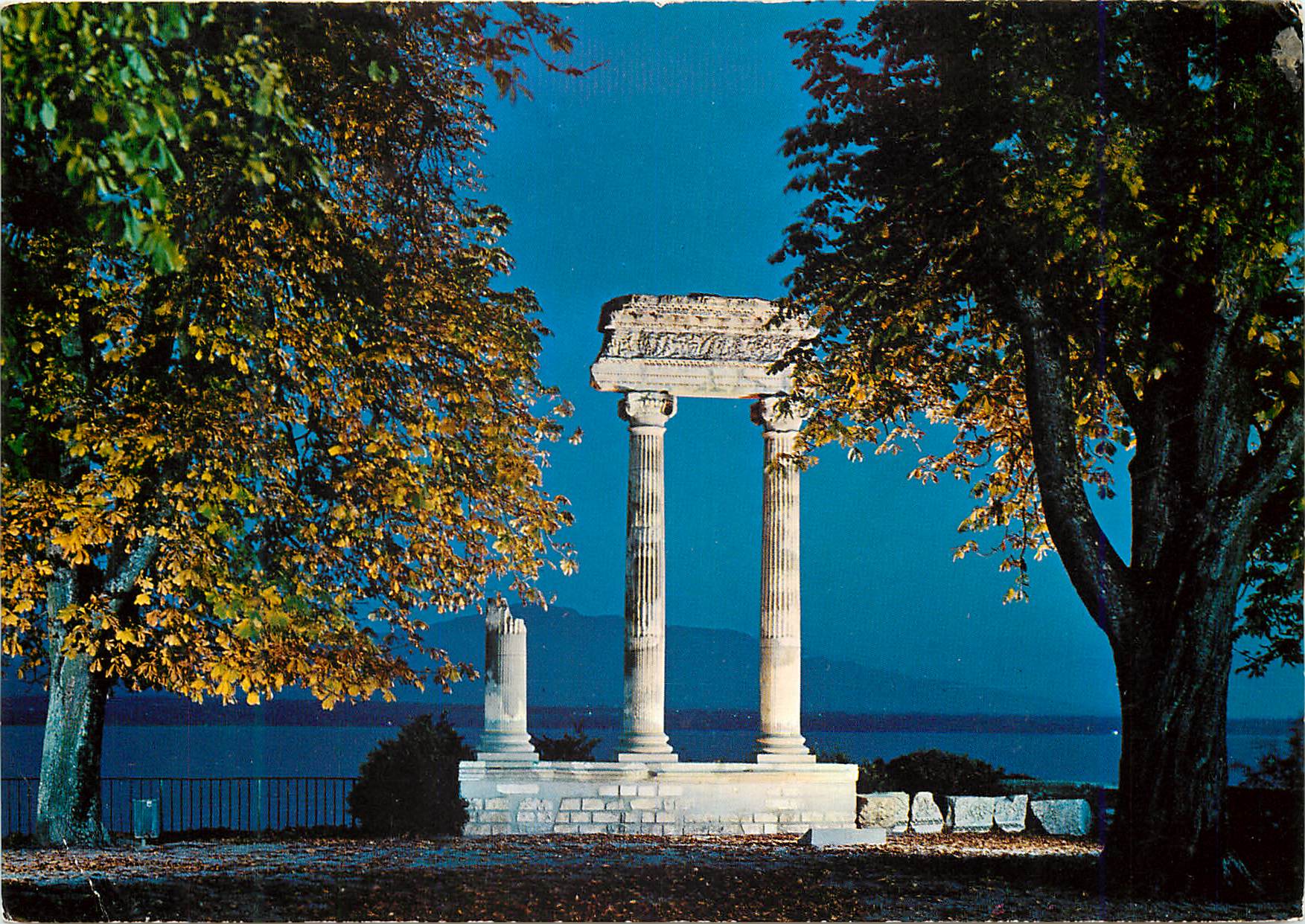 CPM Nyon La Colonnade Romaine de Nuit Helvetia Reproduction interdite