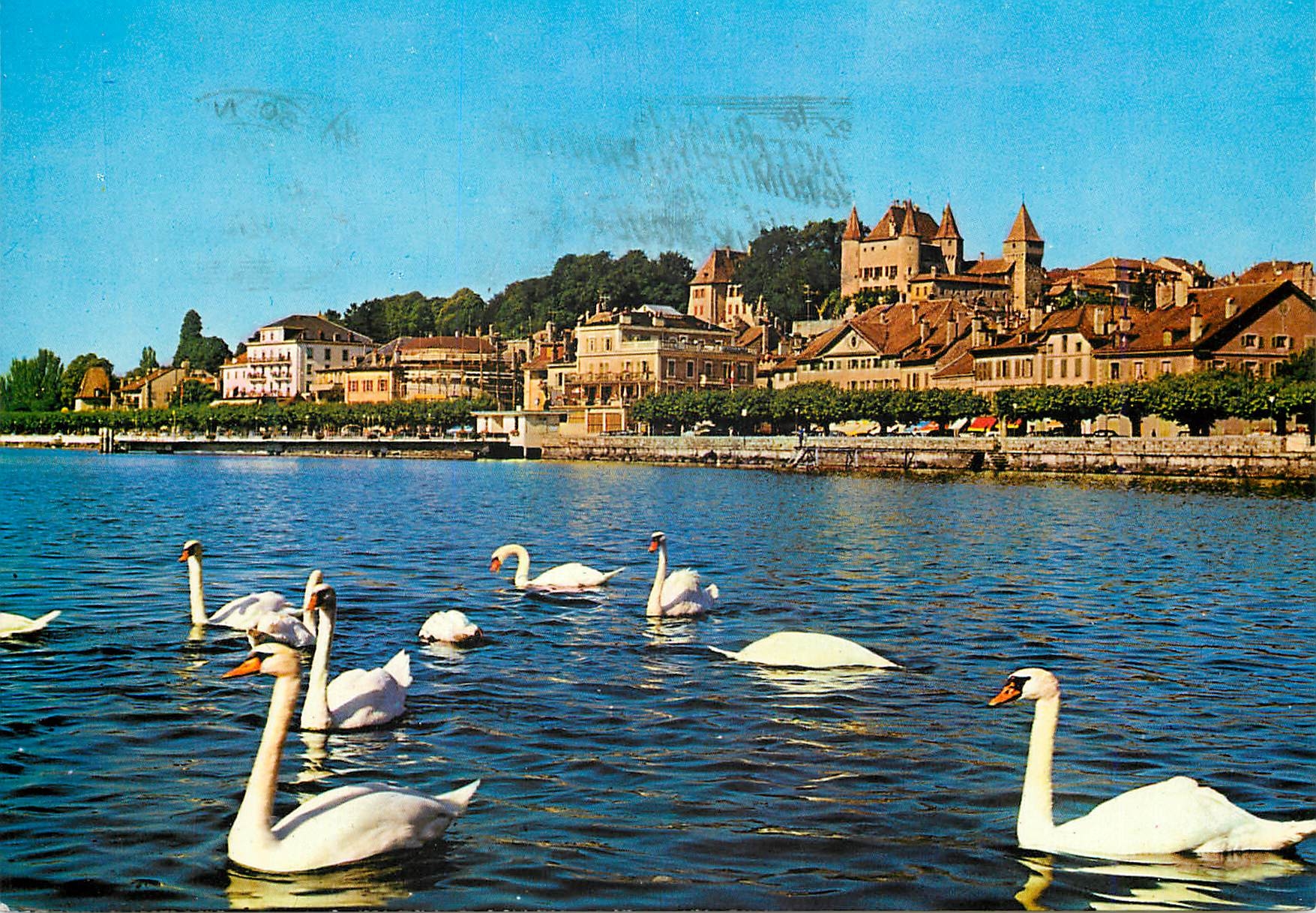 CPM Nyon Le Quai et le Chateau Helvetia Aidez Comite Internationa l de la Croix Rouge Reproduction interdite Heliocolor