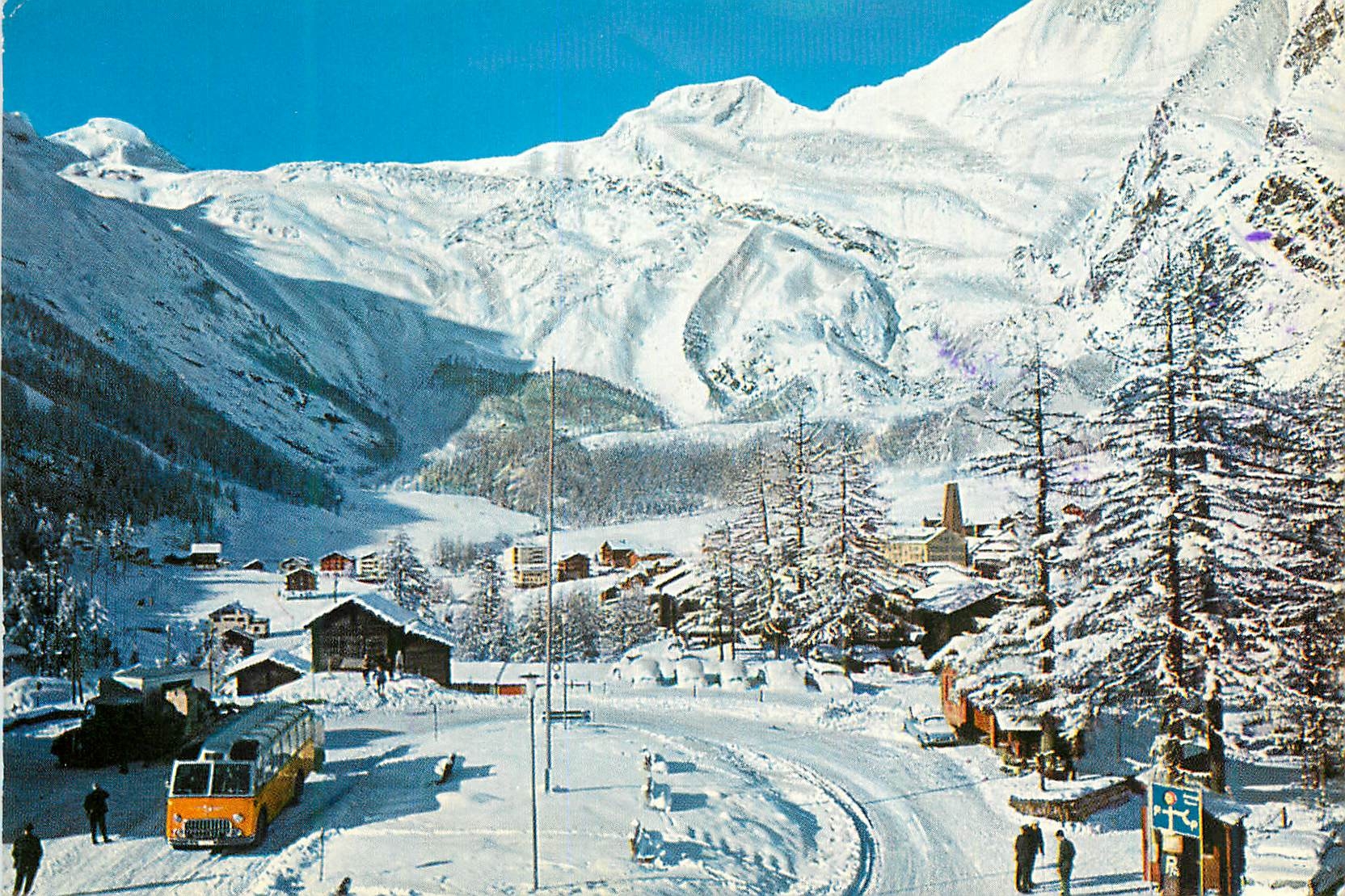 CPM Saas Fee m Wallis Parkplatz und Postauto Allainhorn Feegletscher Alphubelphubel