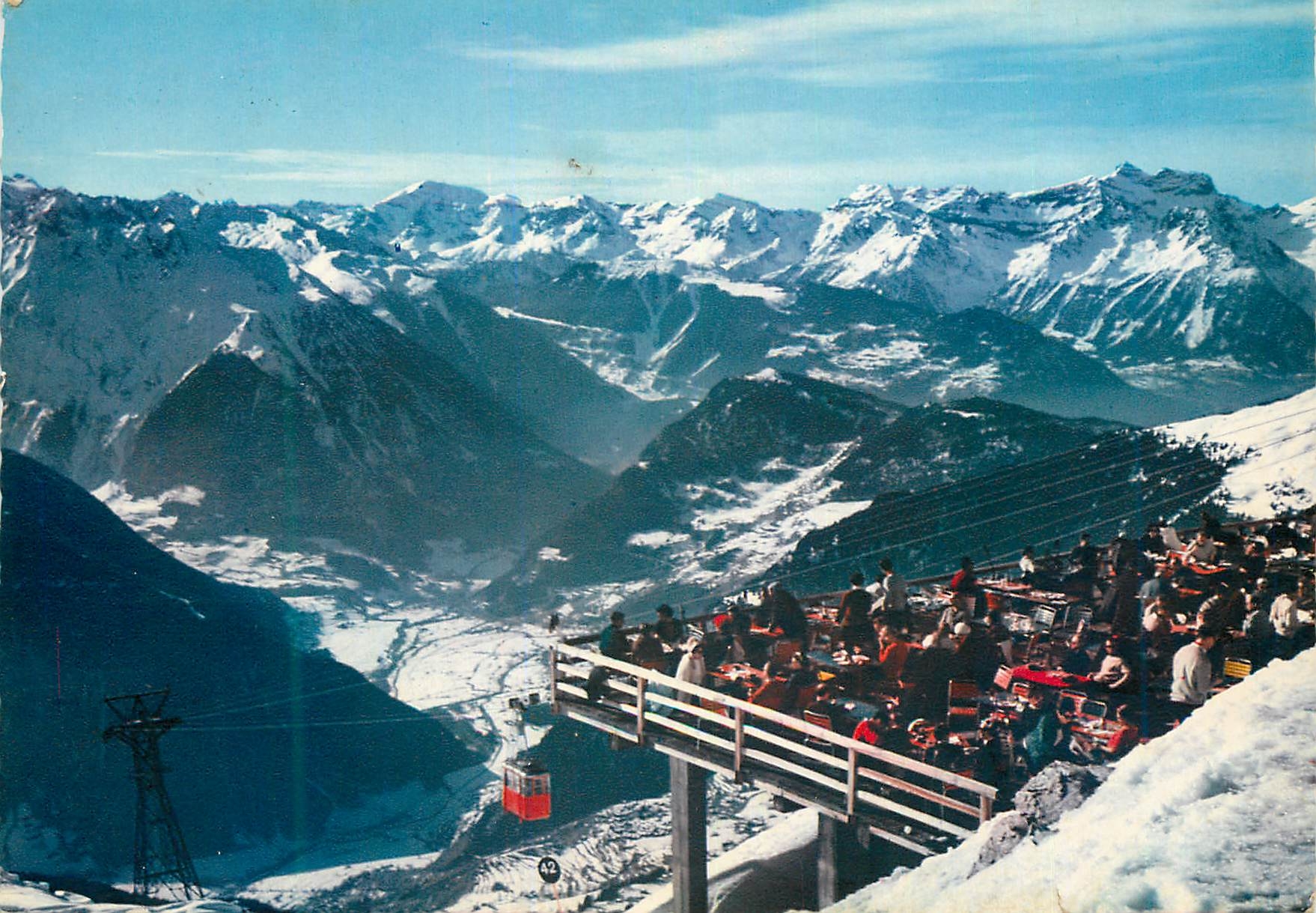 CPM Verbier Les Attelas La terrasse du restuarant et le telepherique