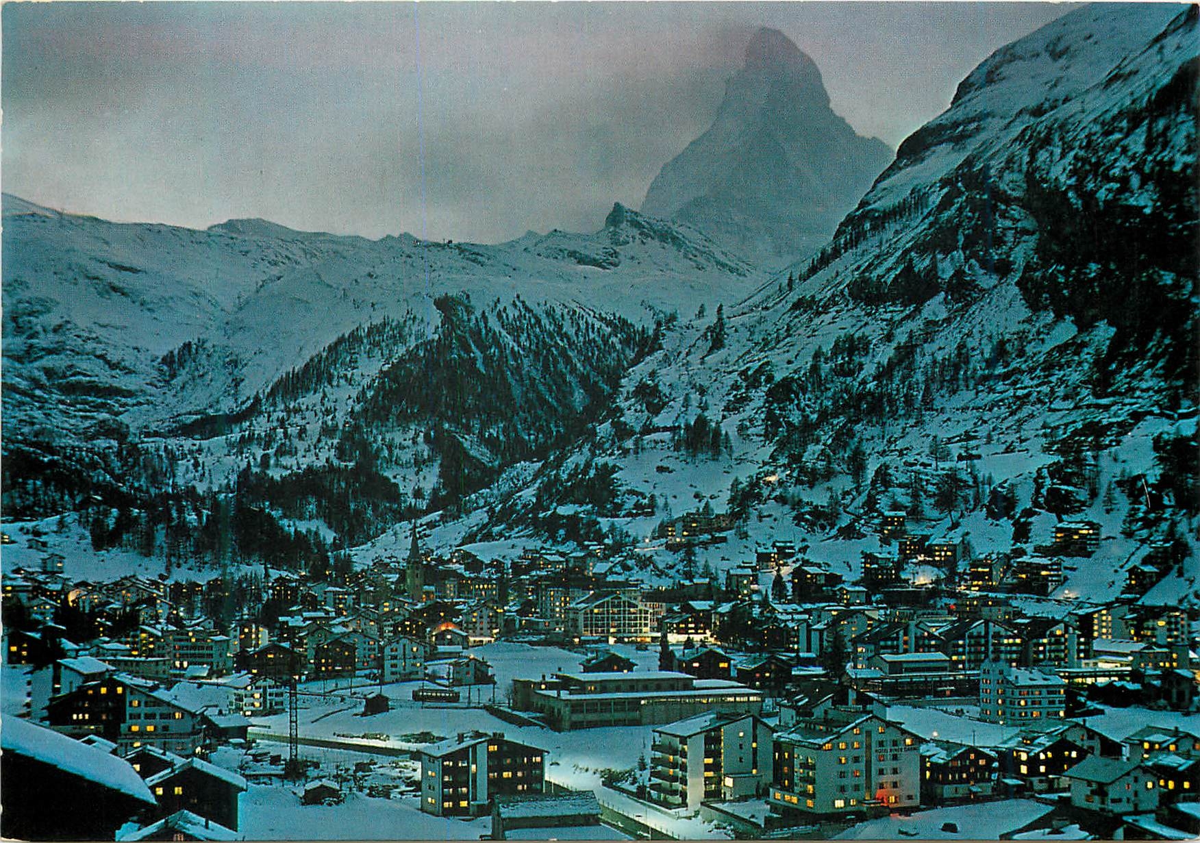 CPM Zermatt bei Nacht mit Matterhorn