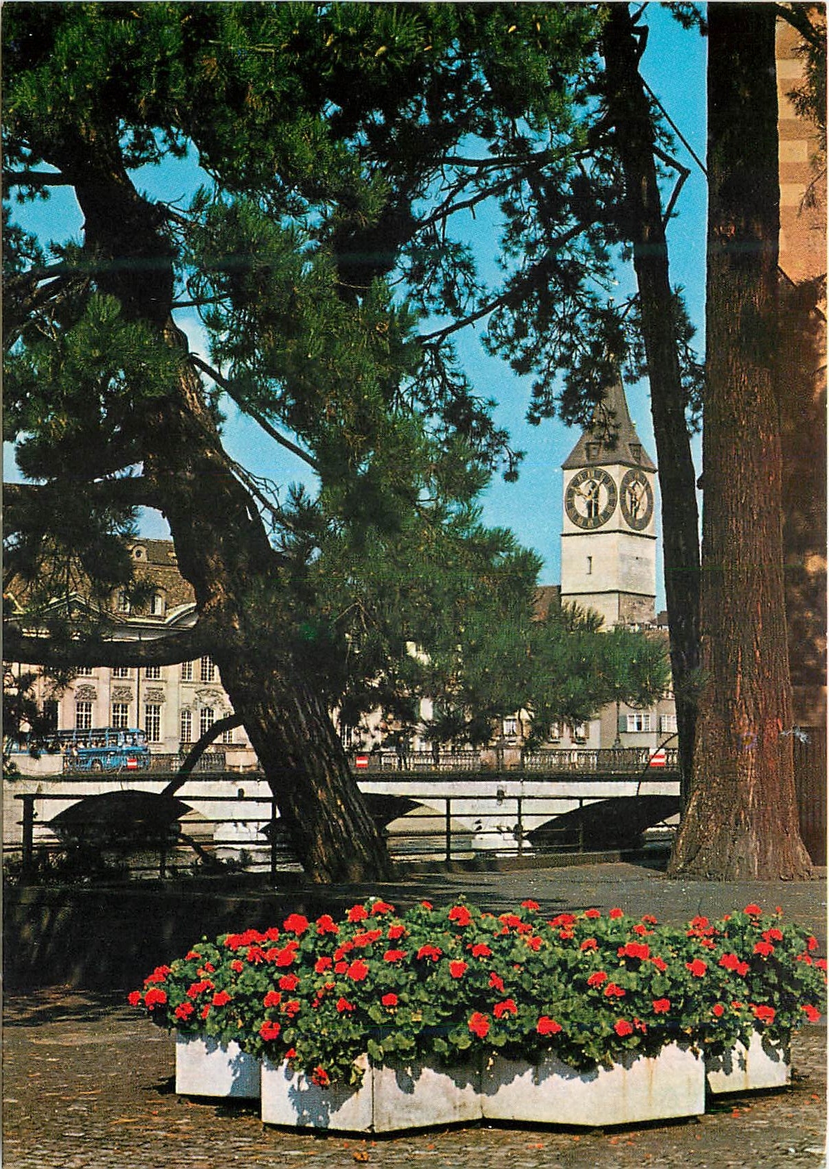 CPM Zurich Blick auf Munsterbrucke und St Peterskirche