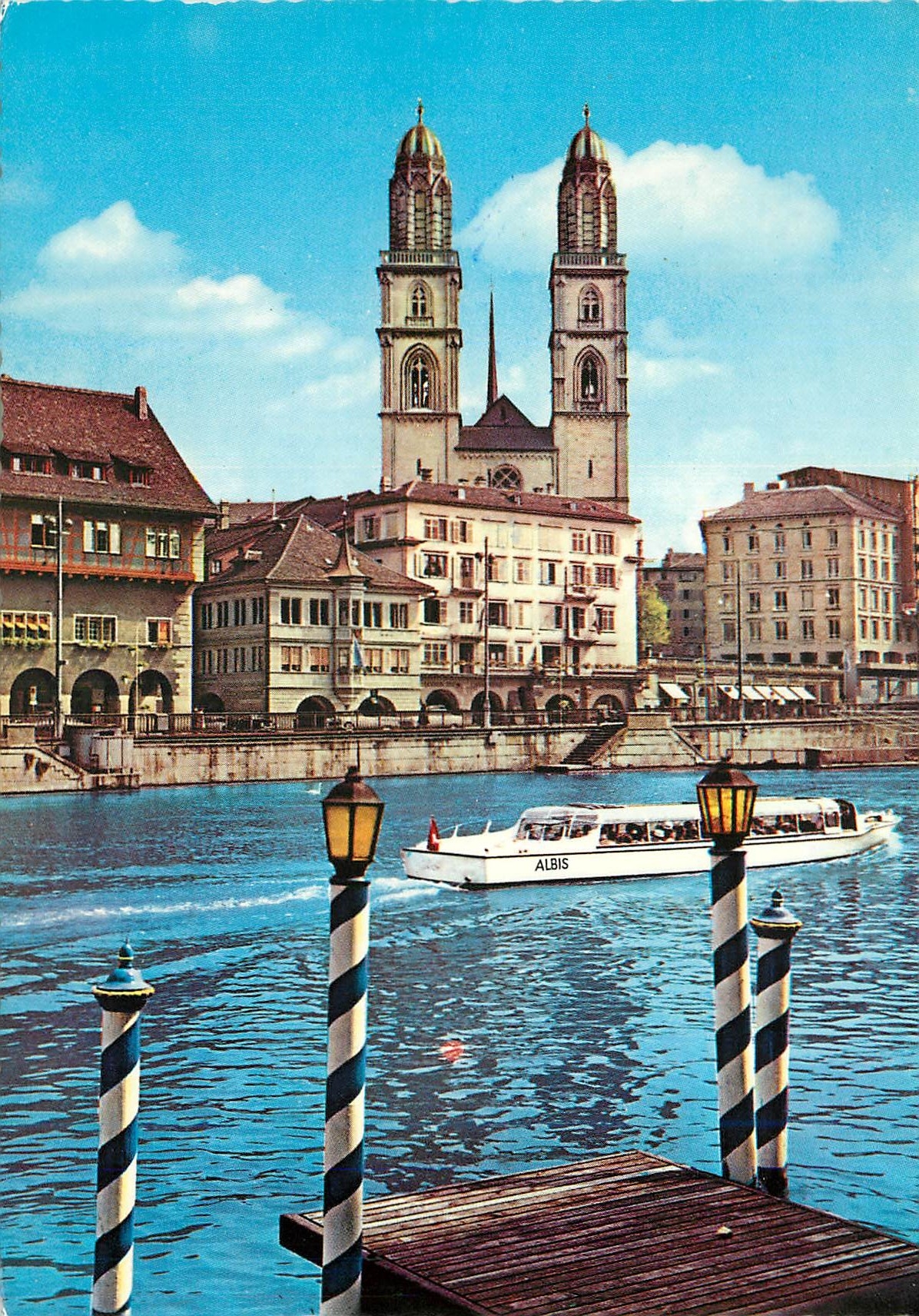 Zurich — vue du Grossmünster et du lac — éditeur non visible