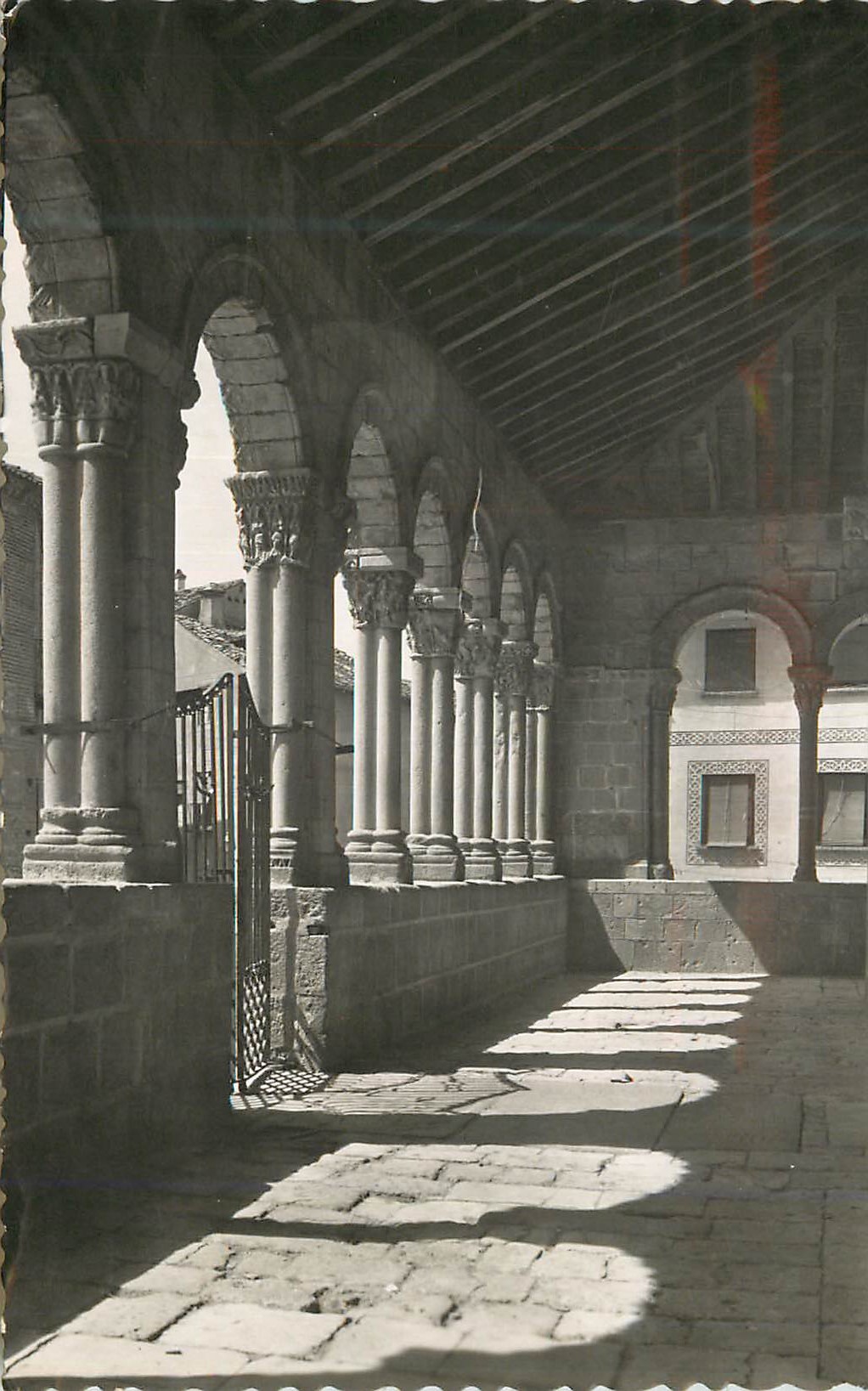 CPM Segovia Atrio de la Iglesia de San Martin Atrium de l Eglise de St Martin Ediciones Garcia Garabella