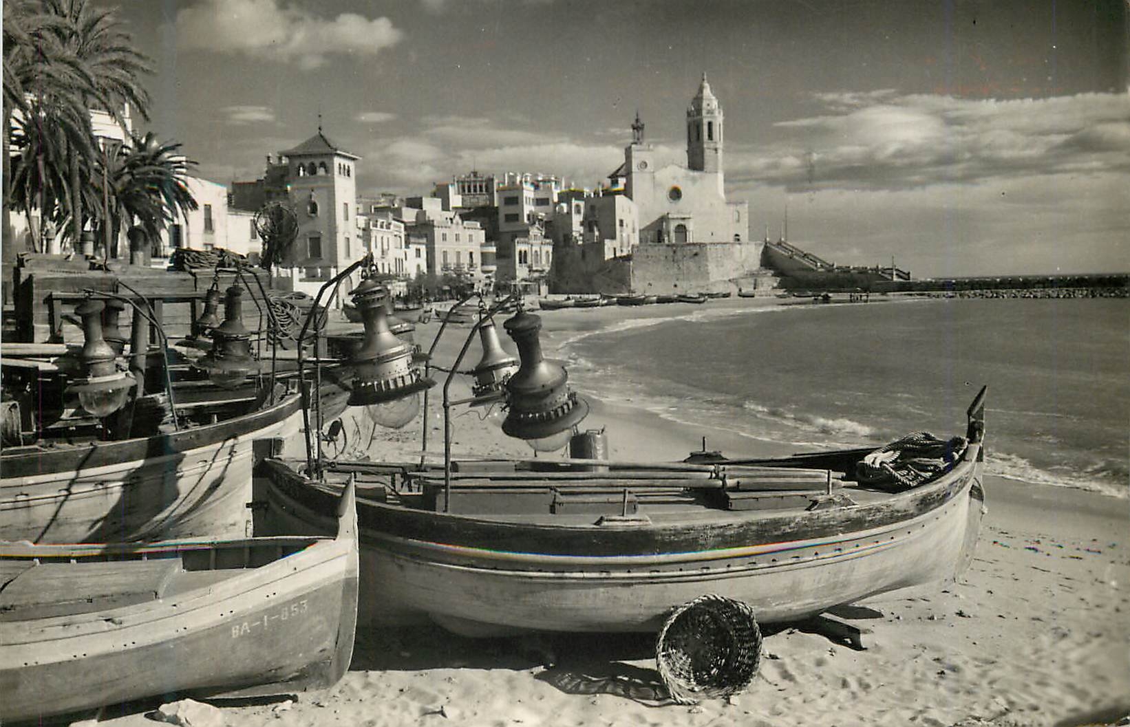 CPM Sitges Playa y Batcas Fot R  Gasso Sitges Reproduccion prohibida Visite Sitges Espana