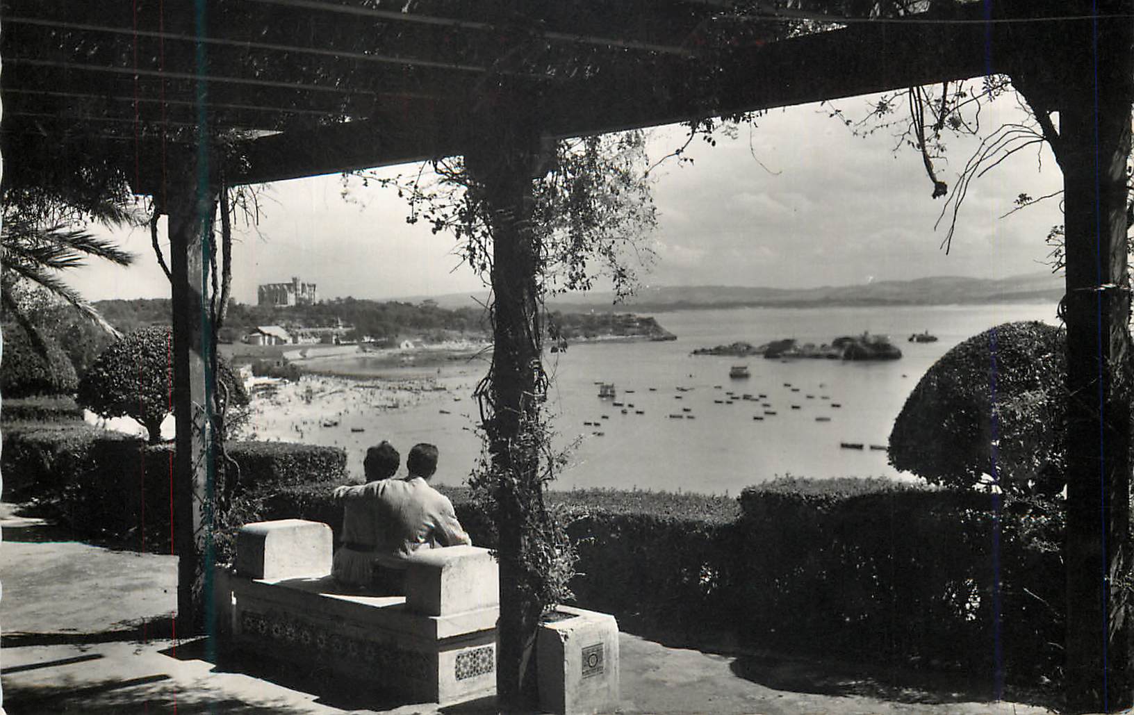 CPM Santander Playa y Palacio de Magdalena Plage et Palais de la Madaleina Ediciones Garcia Garabella Prohibida la repro