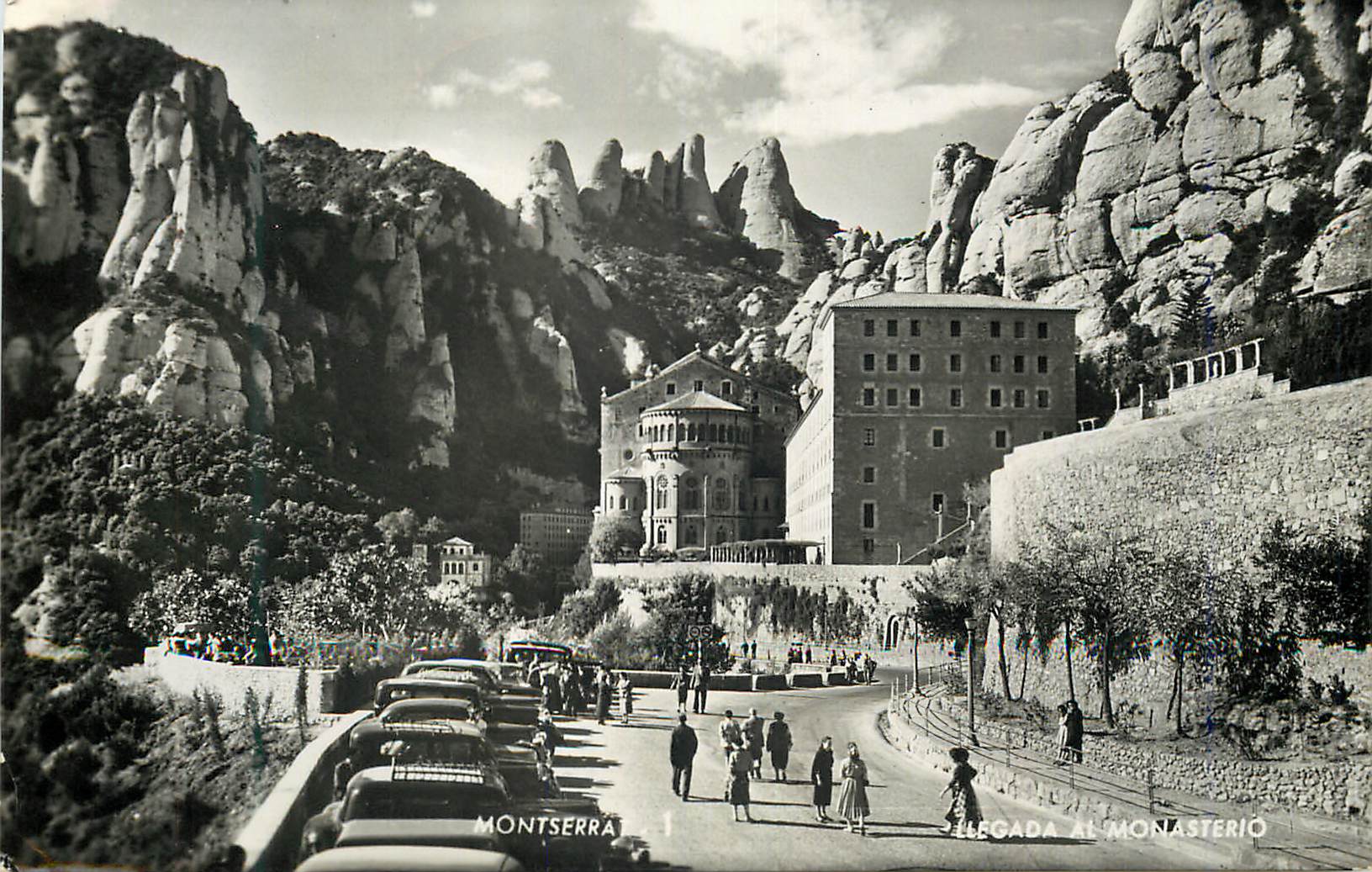 CPM Montserrat Llegada al Monasterio Talleres A Zerkowitz Fotografo Tel Barcelona Deposito legal