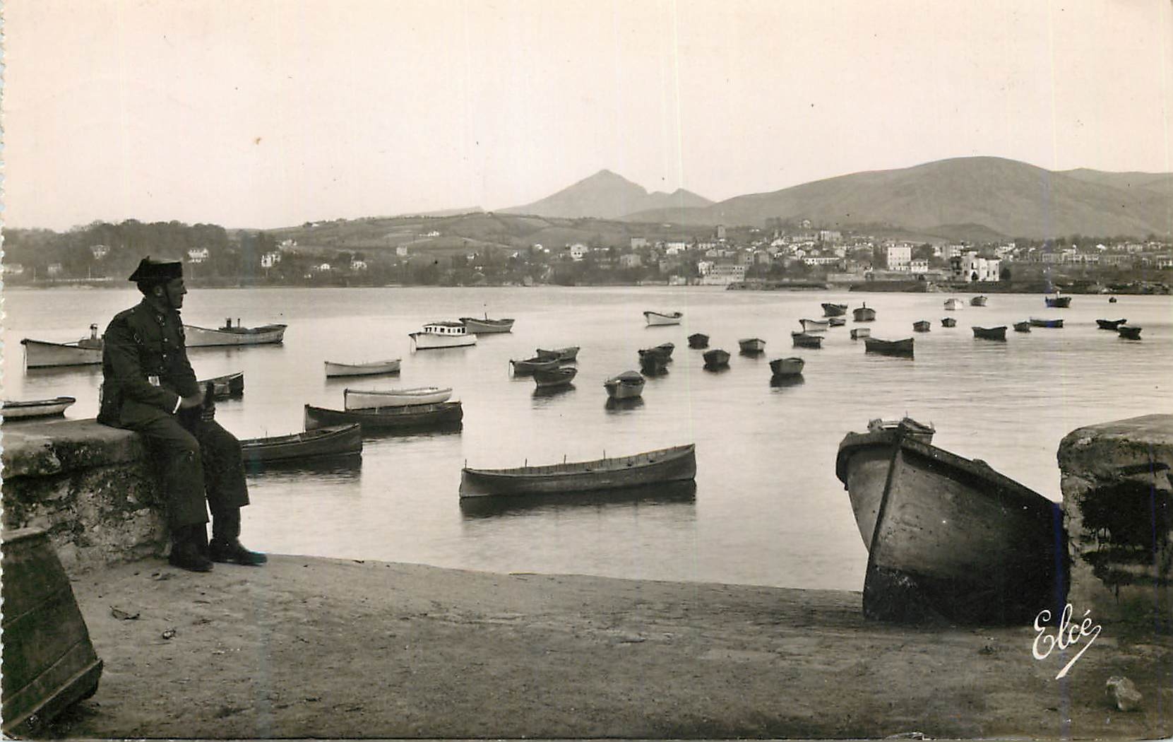 CPM Elce Fontarabie Espagne Le Port et vue sur Hendaye El Puerto y vista de Handaya L Chatagneau Cours Victor Hugo Borde