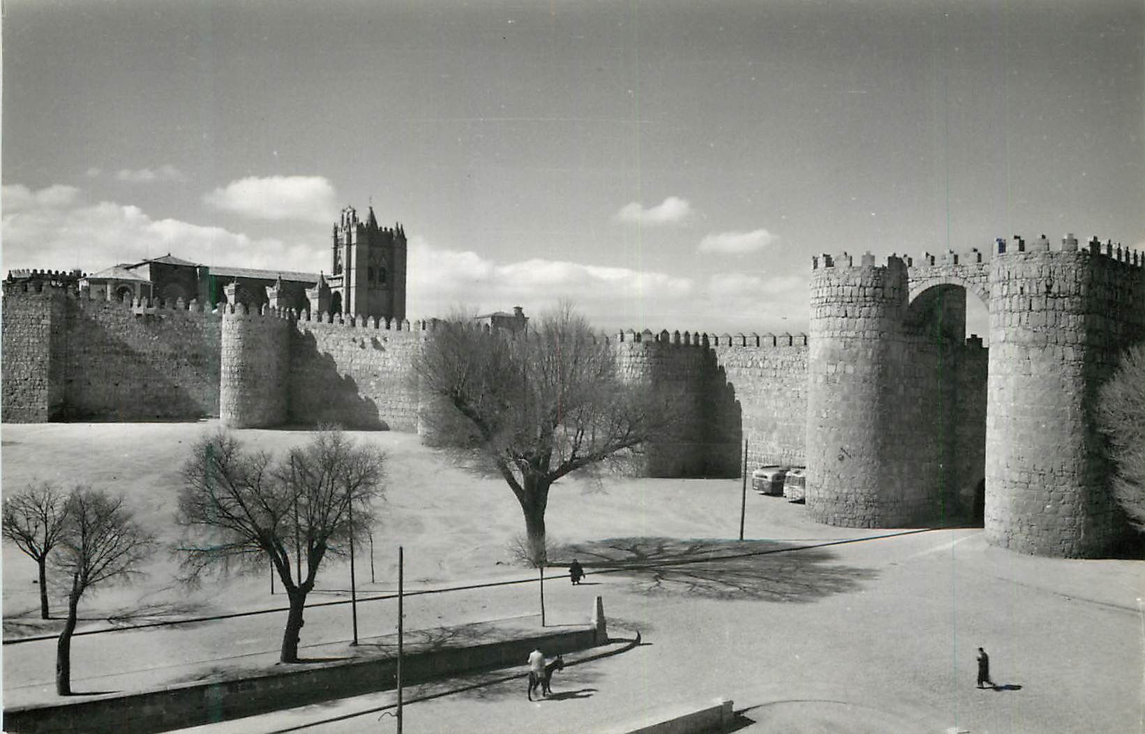 CPM Avila Murallas y Catedral Murailles et Cathedrale Postal Madrid Reproduccion